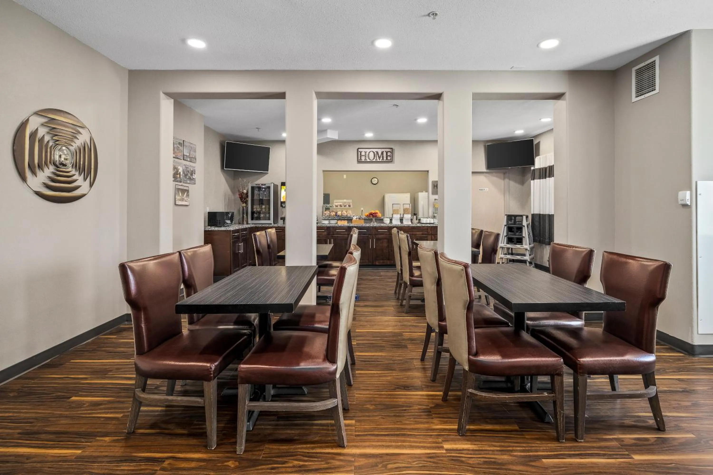 Restaurant/places to eat in Home Inn Medicine Hat