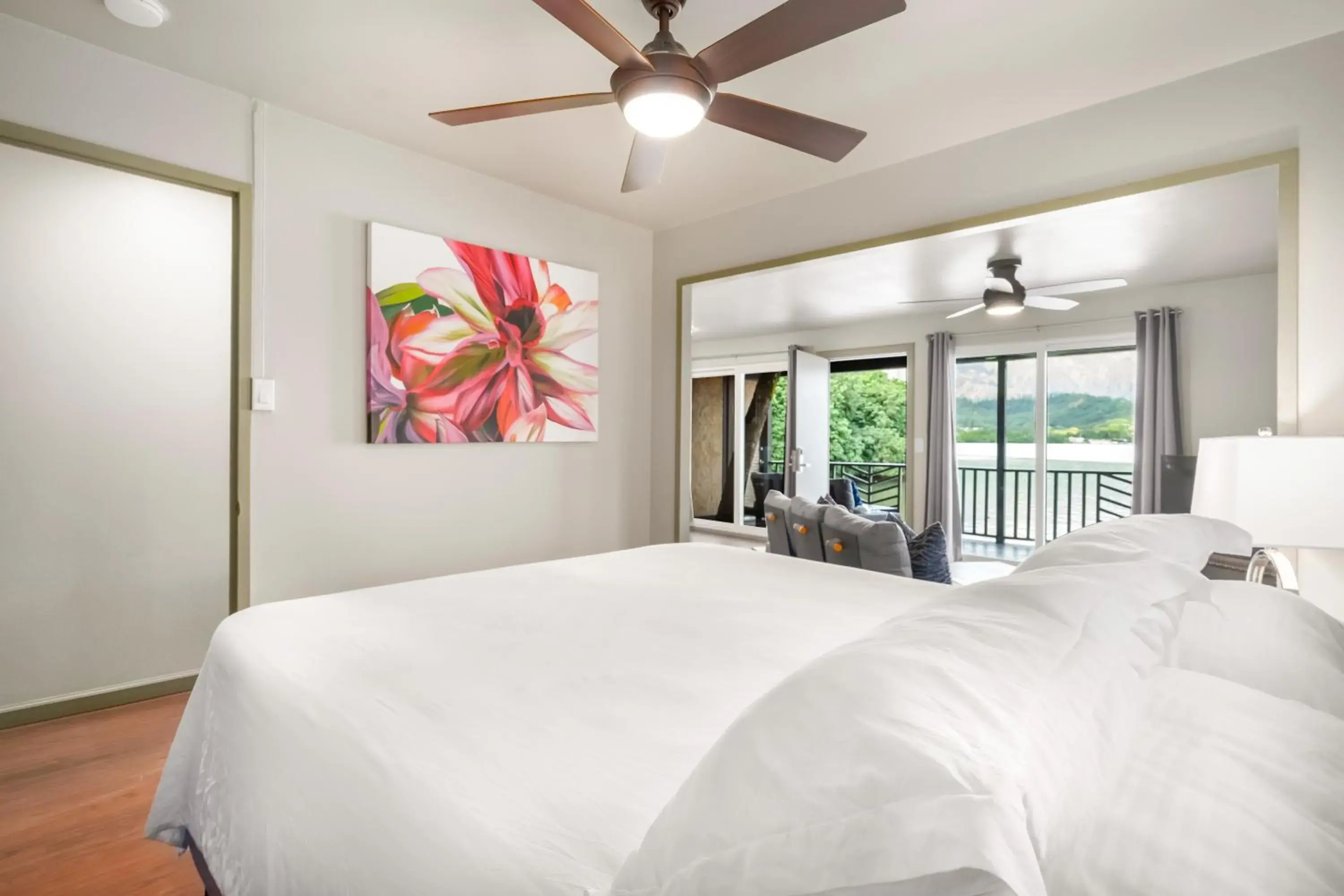 One-Bedroom Cottage - Water Front in Paradise Bay Resort One-Bedroom Cottage - Water Front in Paradise Bay Resort