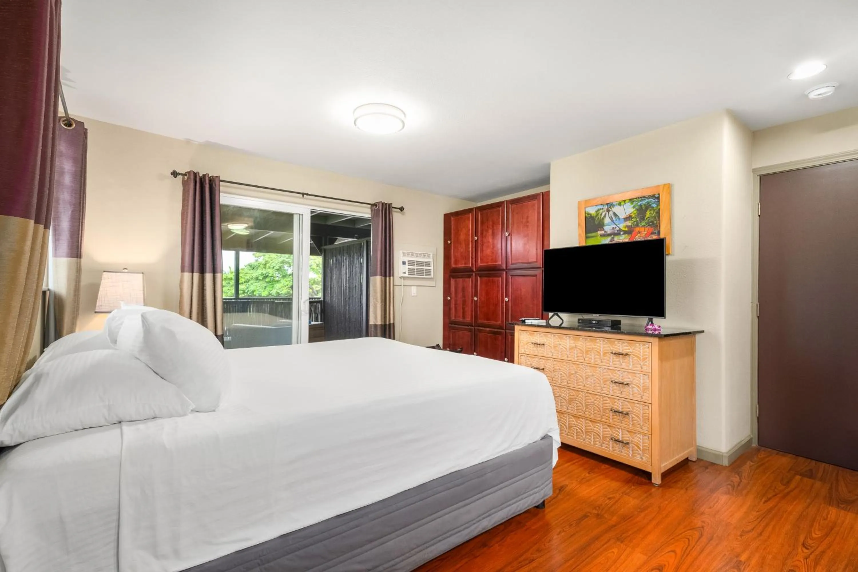 Bed in Paradise Bay Resort