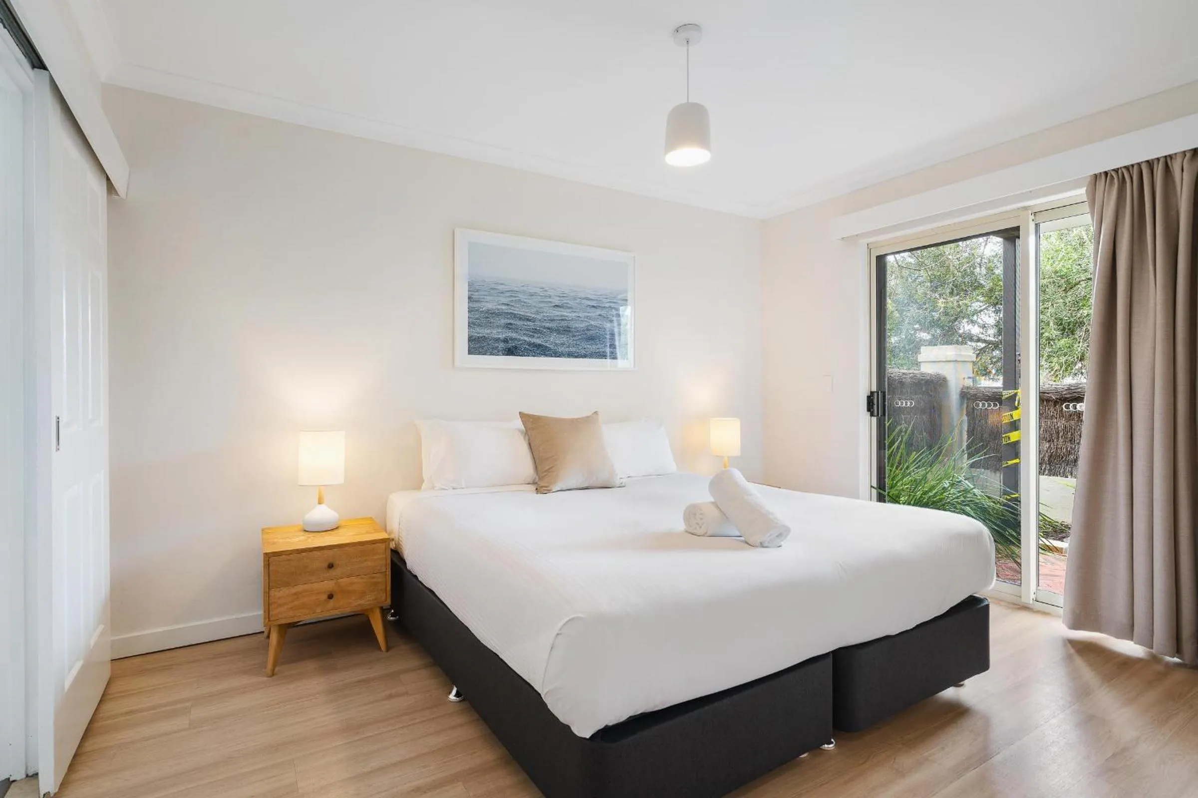 Bed in Bay Village Dunsborough