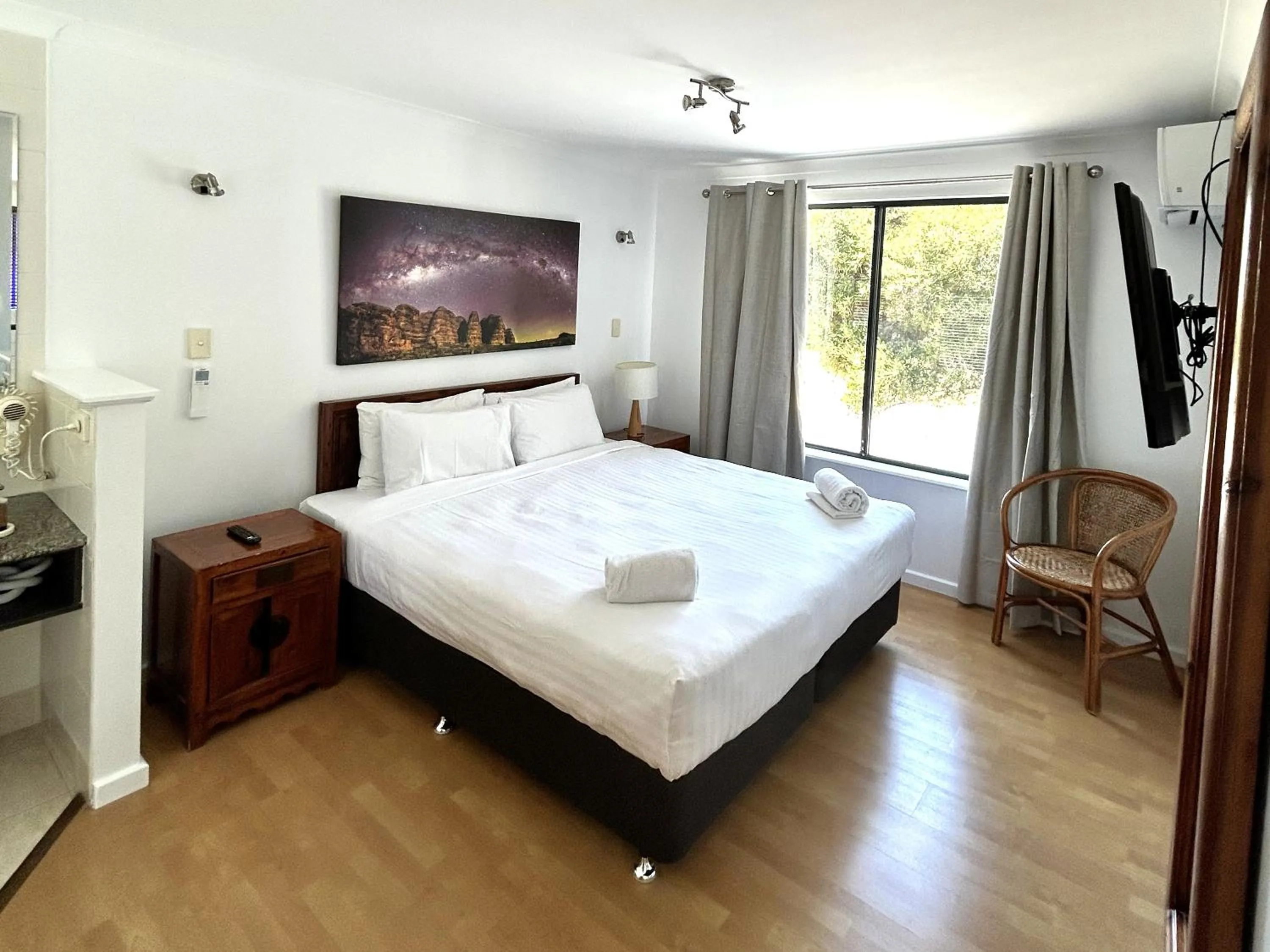 Bed in Bay Village Dunsborough