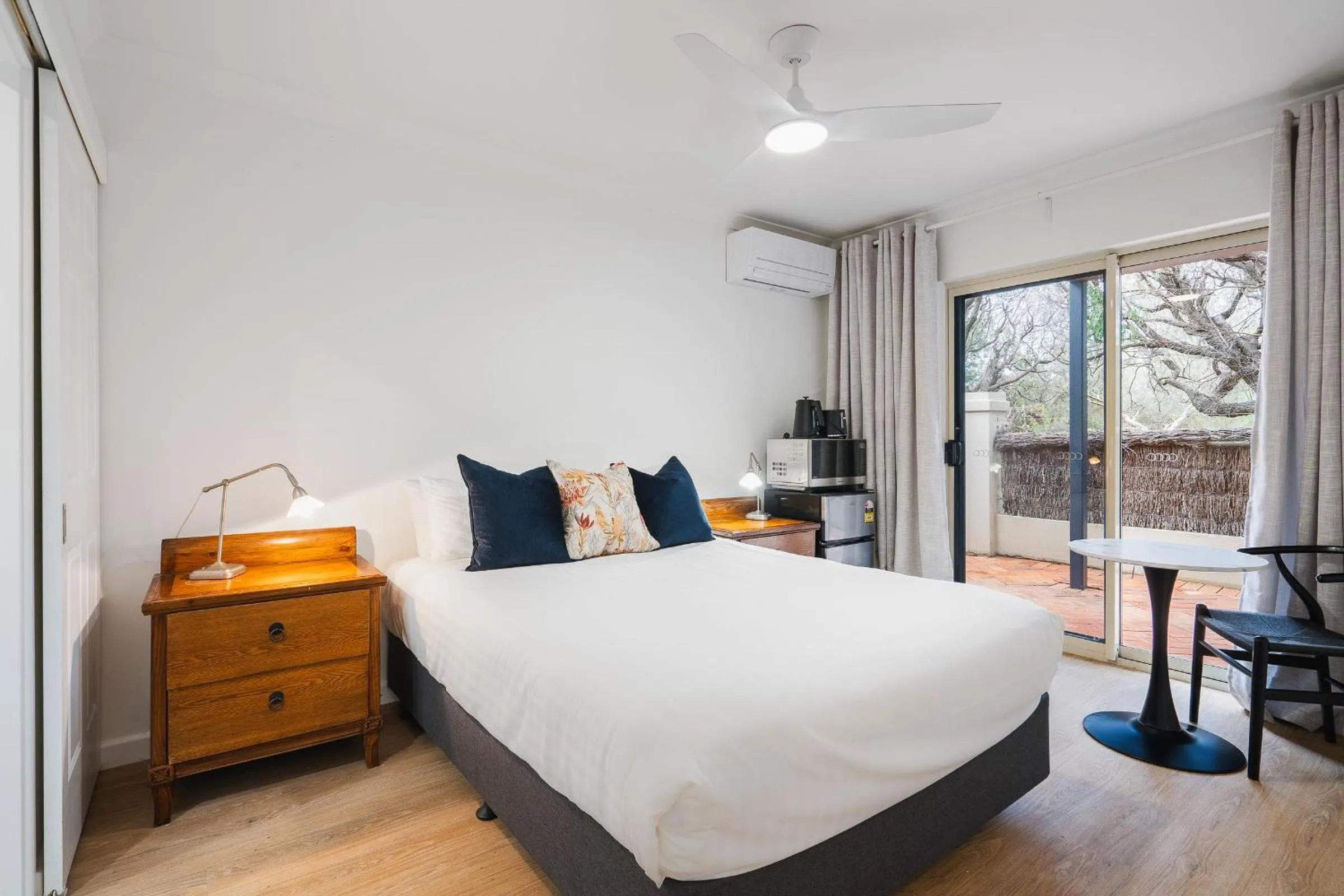 Bed in Bay Village Dunsborough