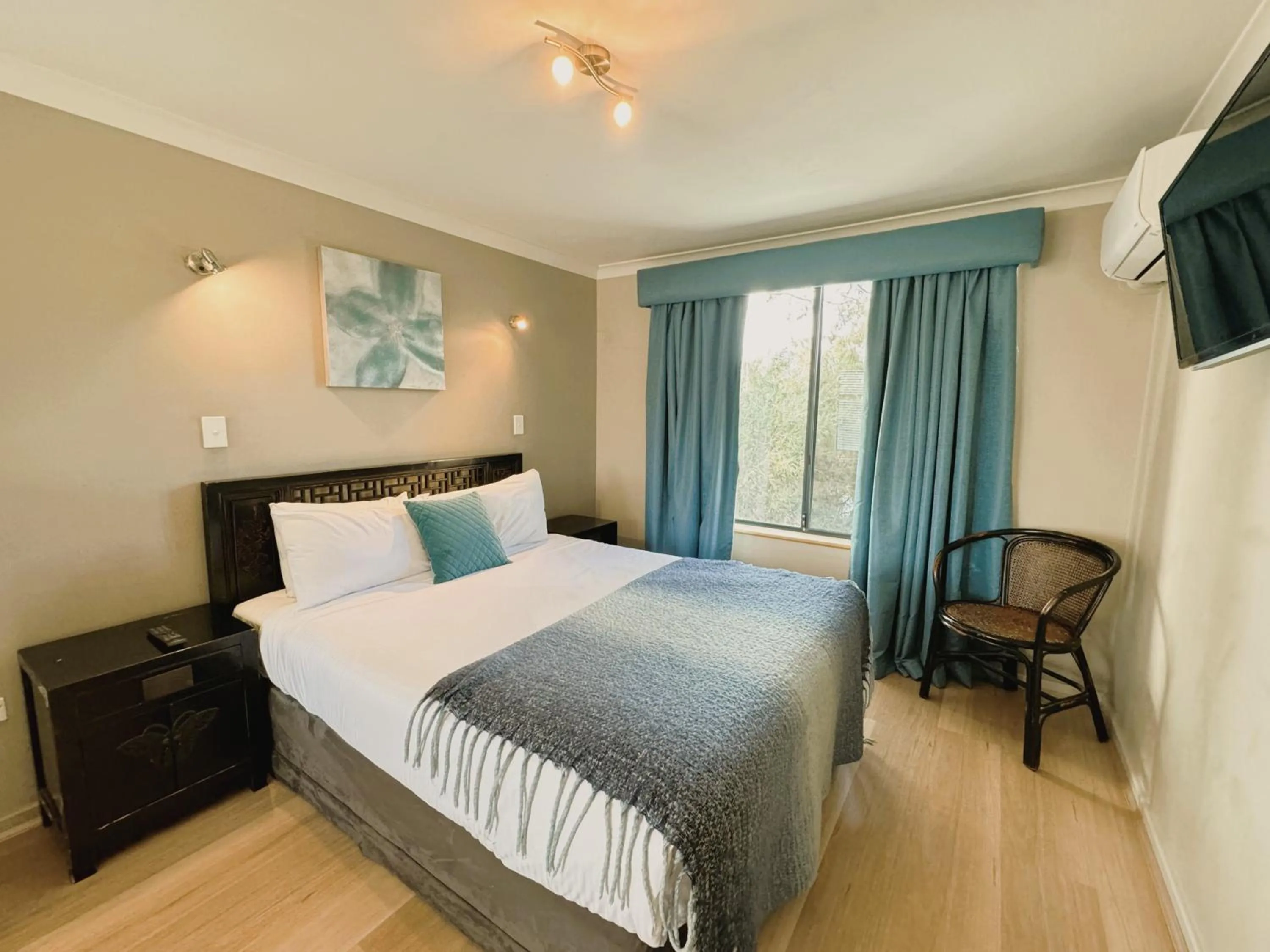 Bed in Bay Village Dunsborough