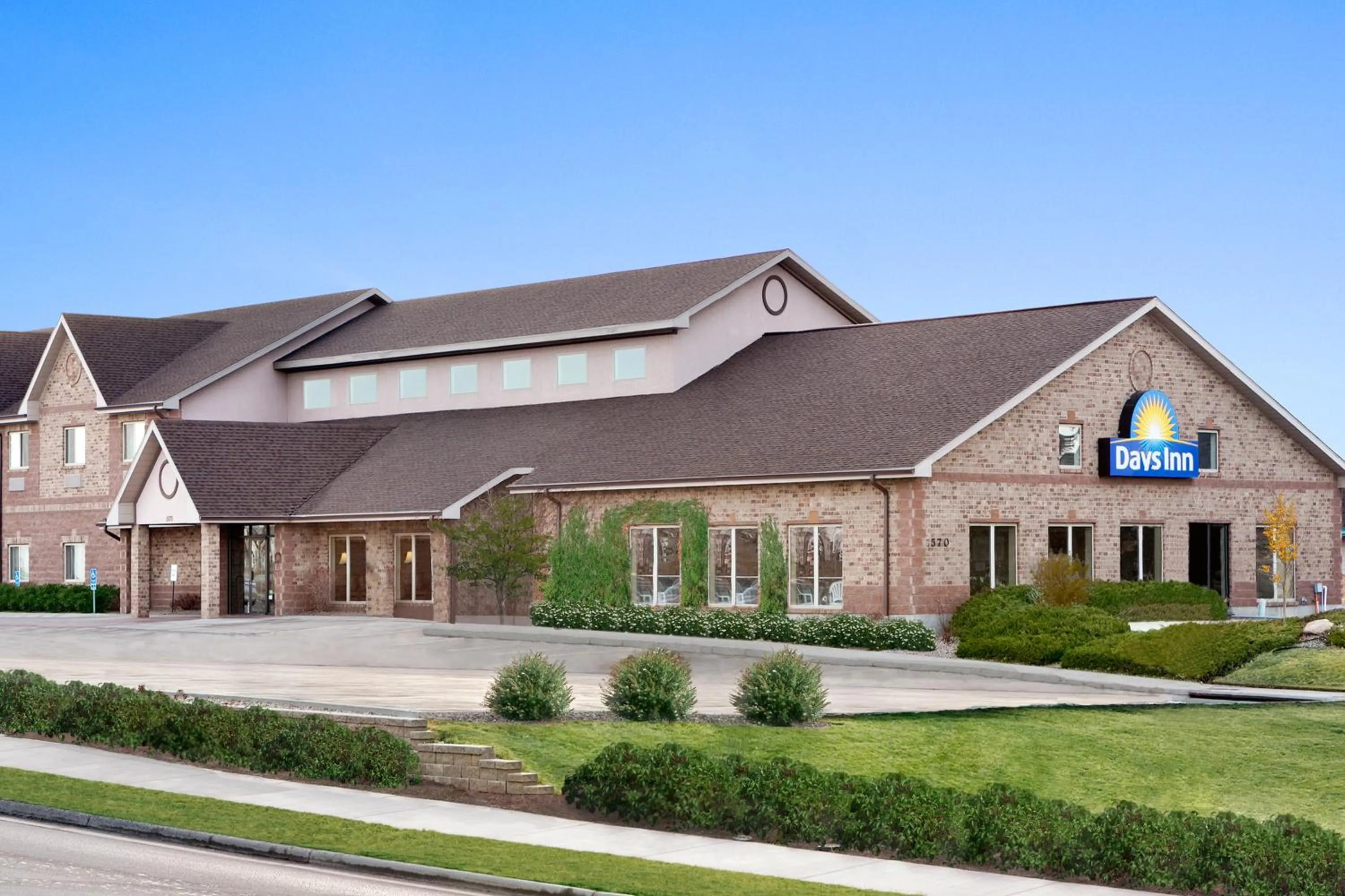 Facade/entrance in Days Inn by Wyndham Rapid City