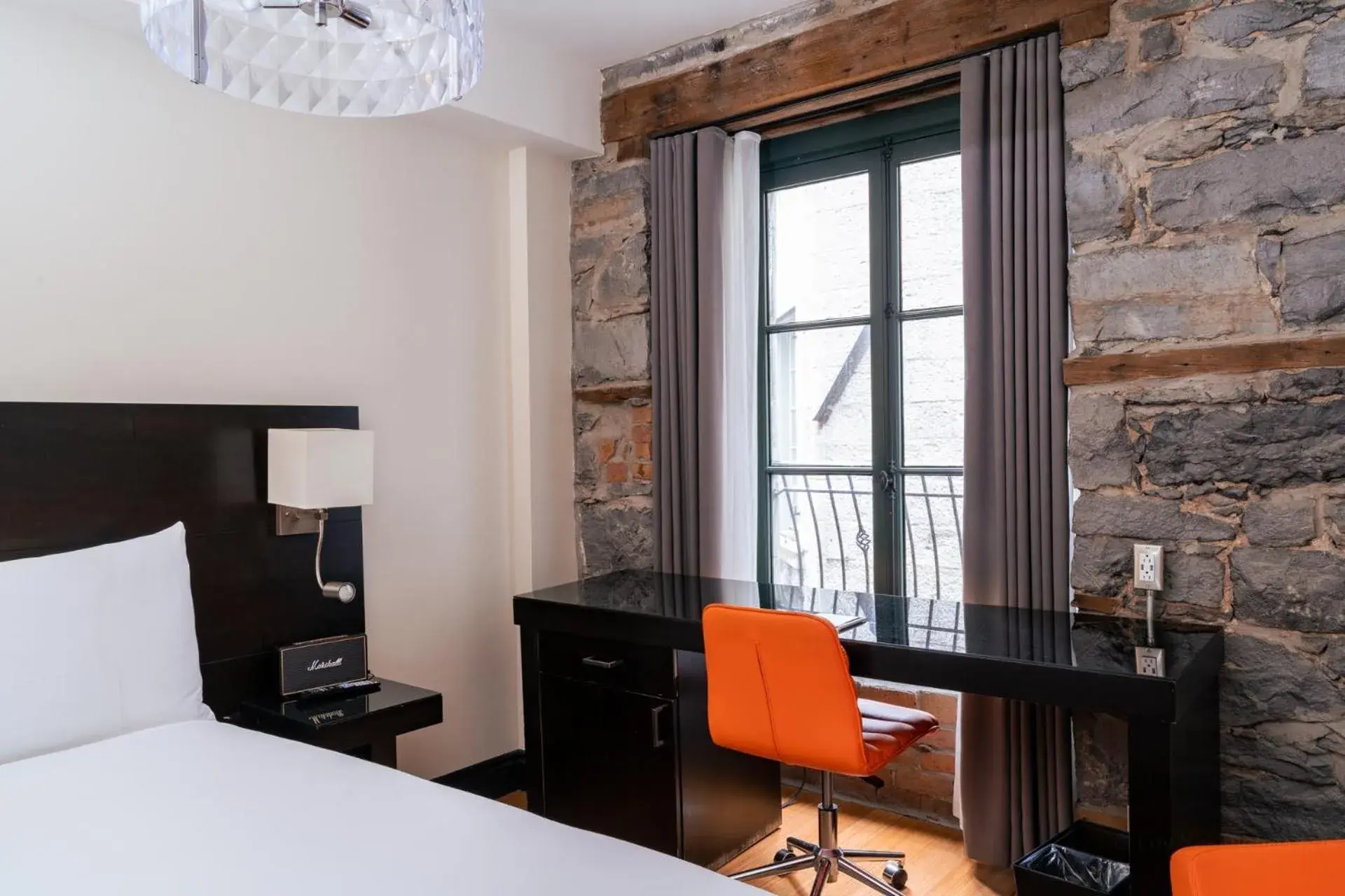 Queen Room in Le Petit Hôtel Vieux-Montréal - Saint-Paul by Gray Collection Queen Room in Le Petit Hôtel Vieux-Montréal - Saint-Paul by Gray Collection