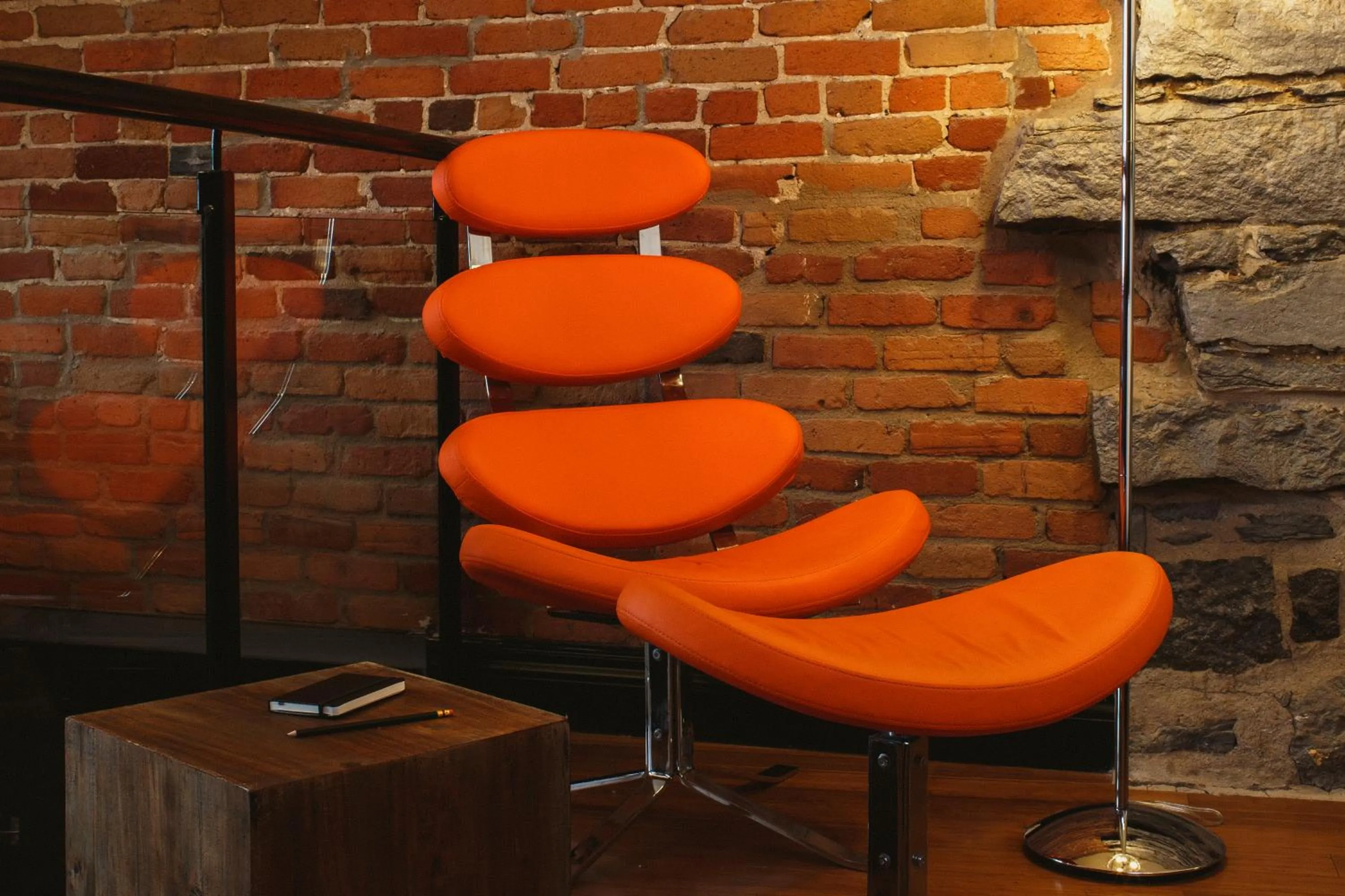 Seating area in Le Petit Hôtel Vieux-Montréal - Saint-Paul by Gray Collection