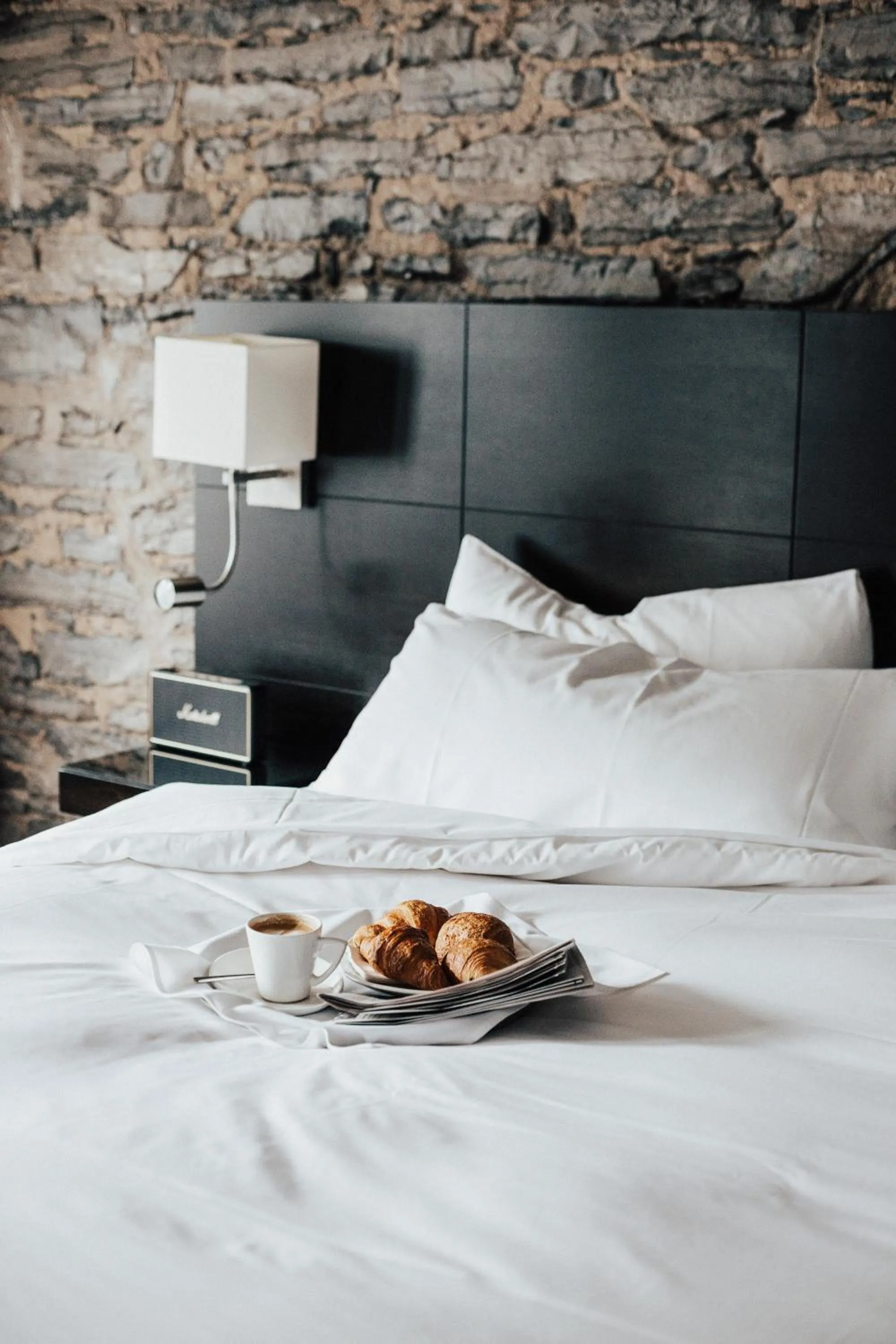 Breakfast, Bed in Le Petit Hôtel Vieux-Montréal - Saint-Paul by Gray Collection