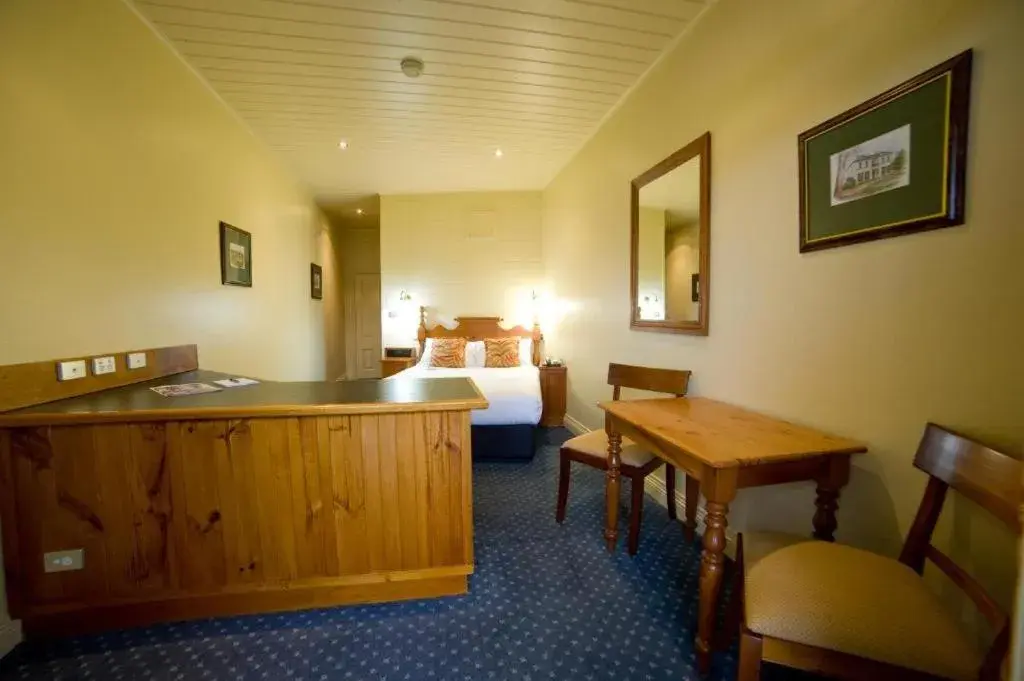 Village Waterfront Terrace in Strahan Village Village Waterfront Terrace in Strahan Village