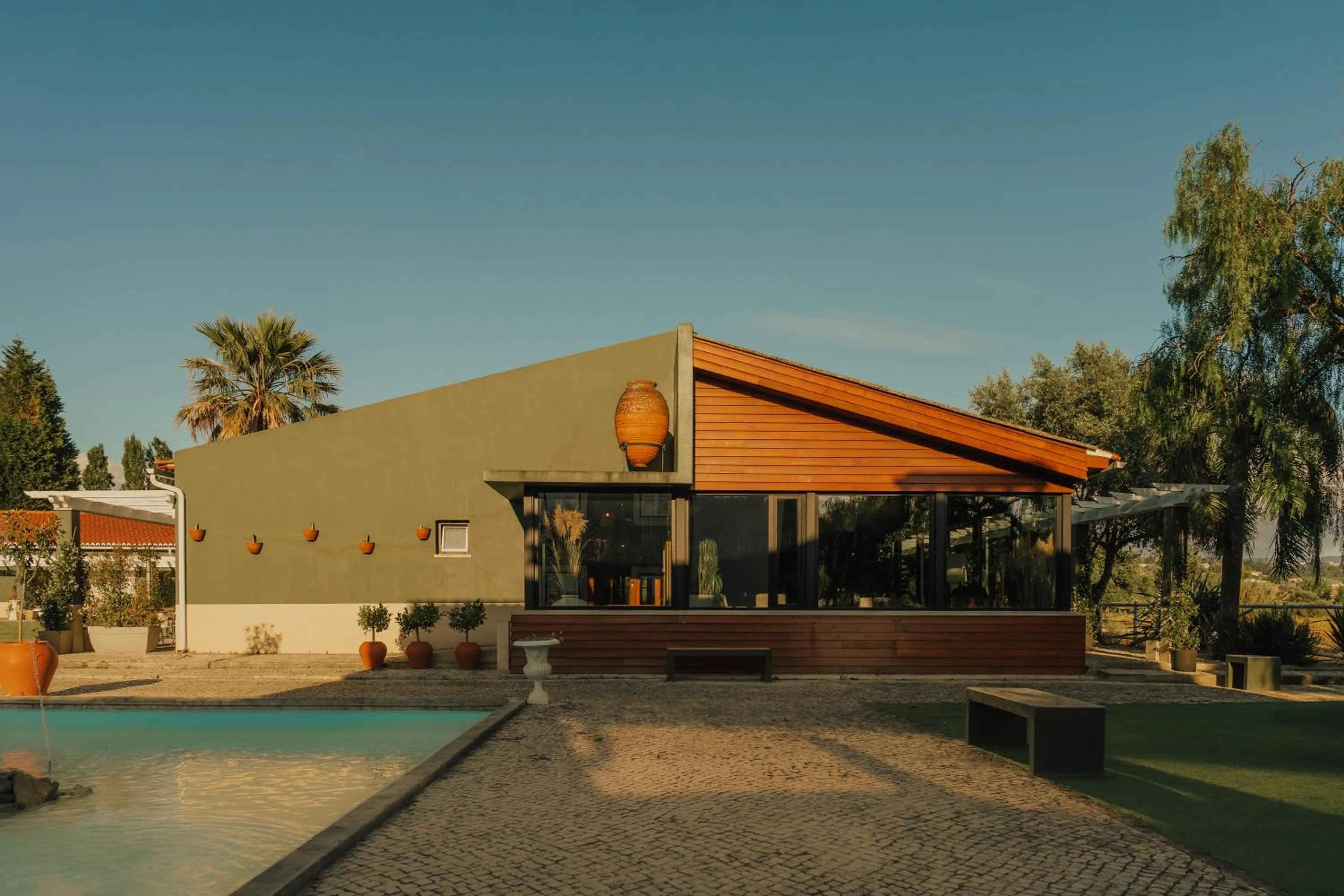 Property building in Quinta do Pinheiro Hotel E Eventos by Grupo Quinta dos Lagos