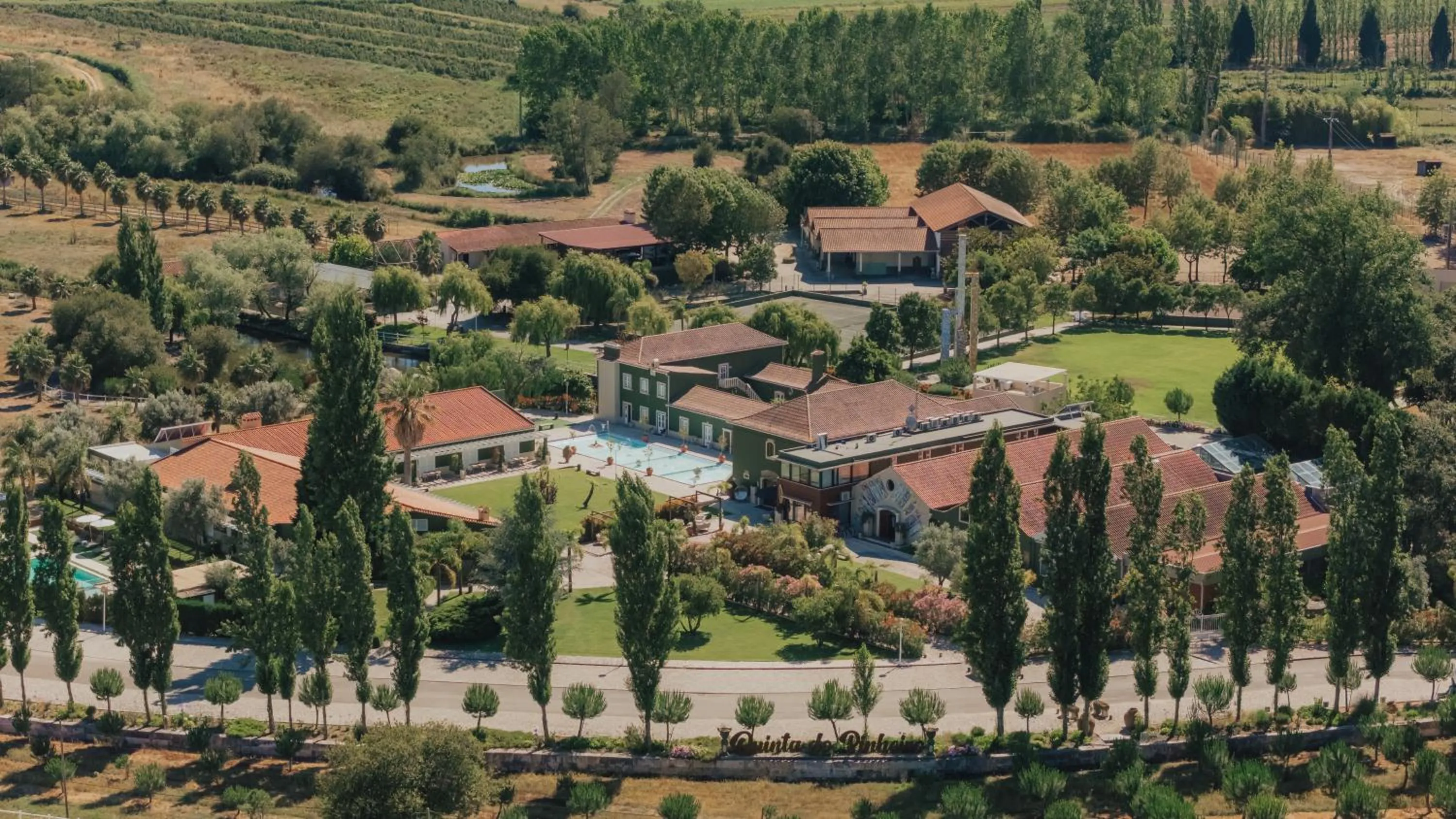 Property building in Quinta do Pinheiro Hotel E Eventos by Grupo Quinta dos Lagos