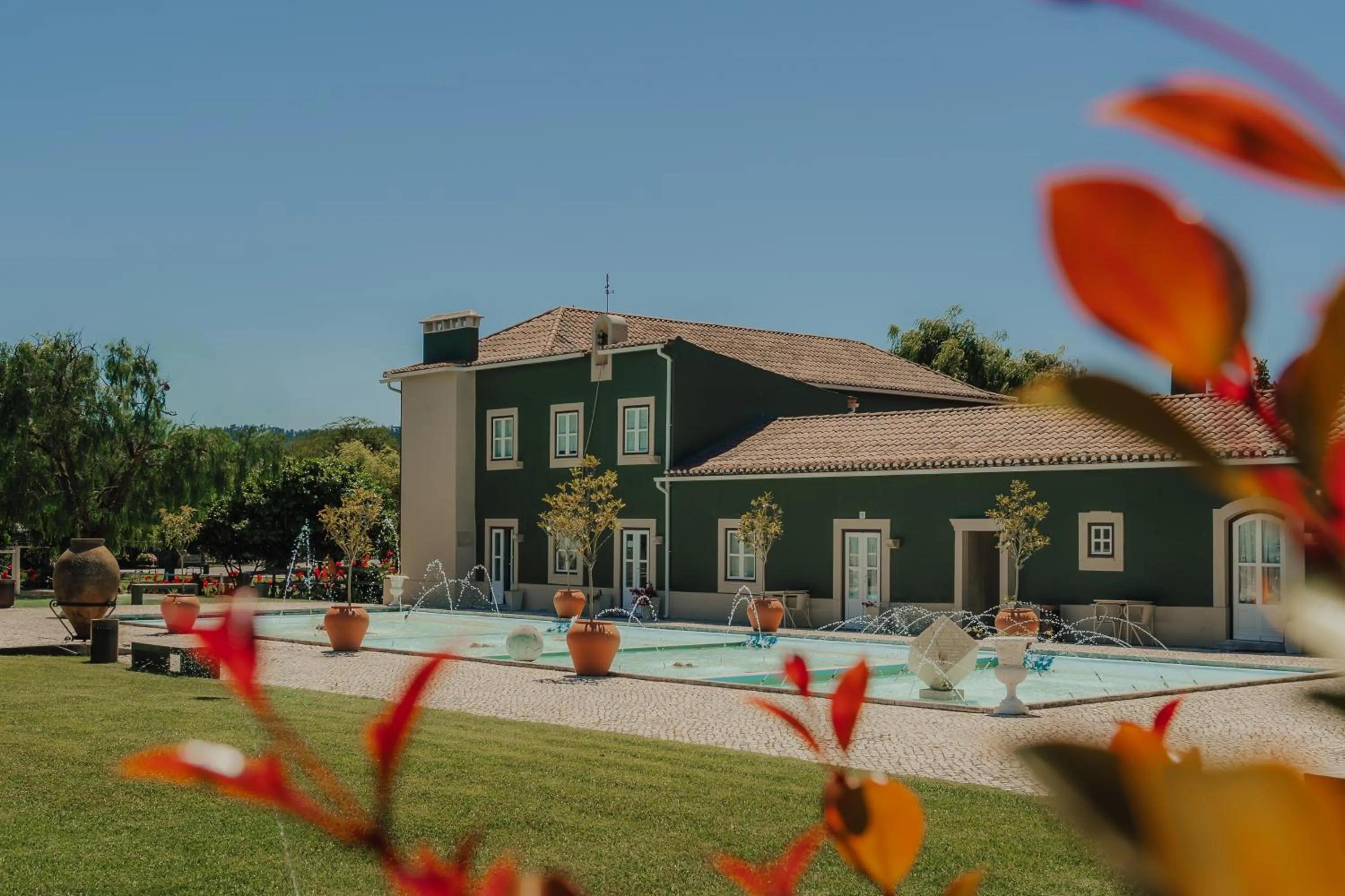 Garden in Quinta do Pinheiro Hotel E Eventos by Grupo Quinta dos Lagos