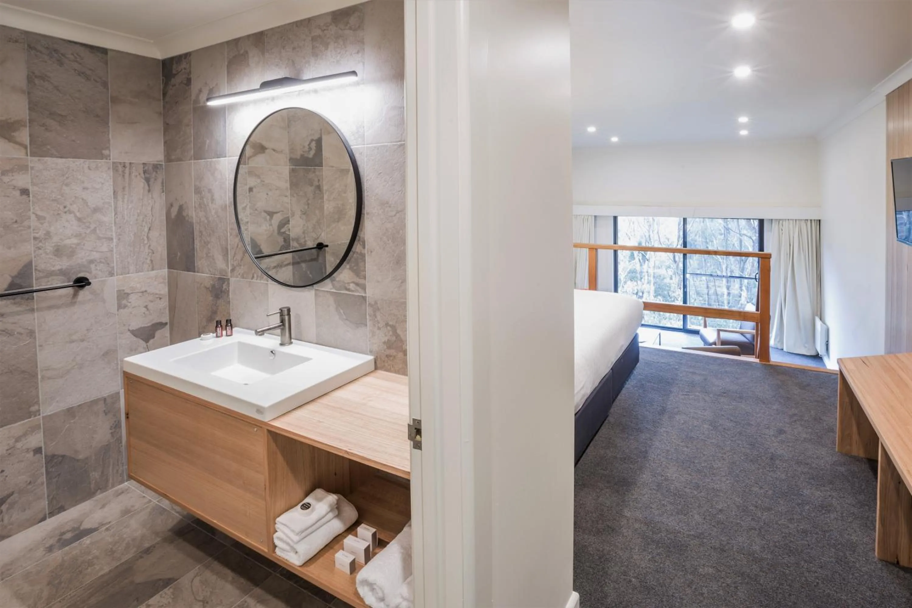 Bathroom, Bed in Cradle Mountain Hotel