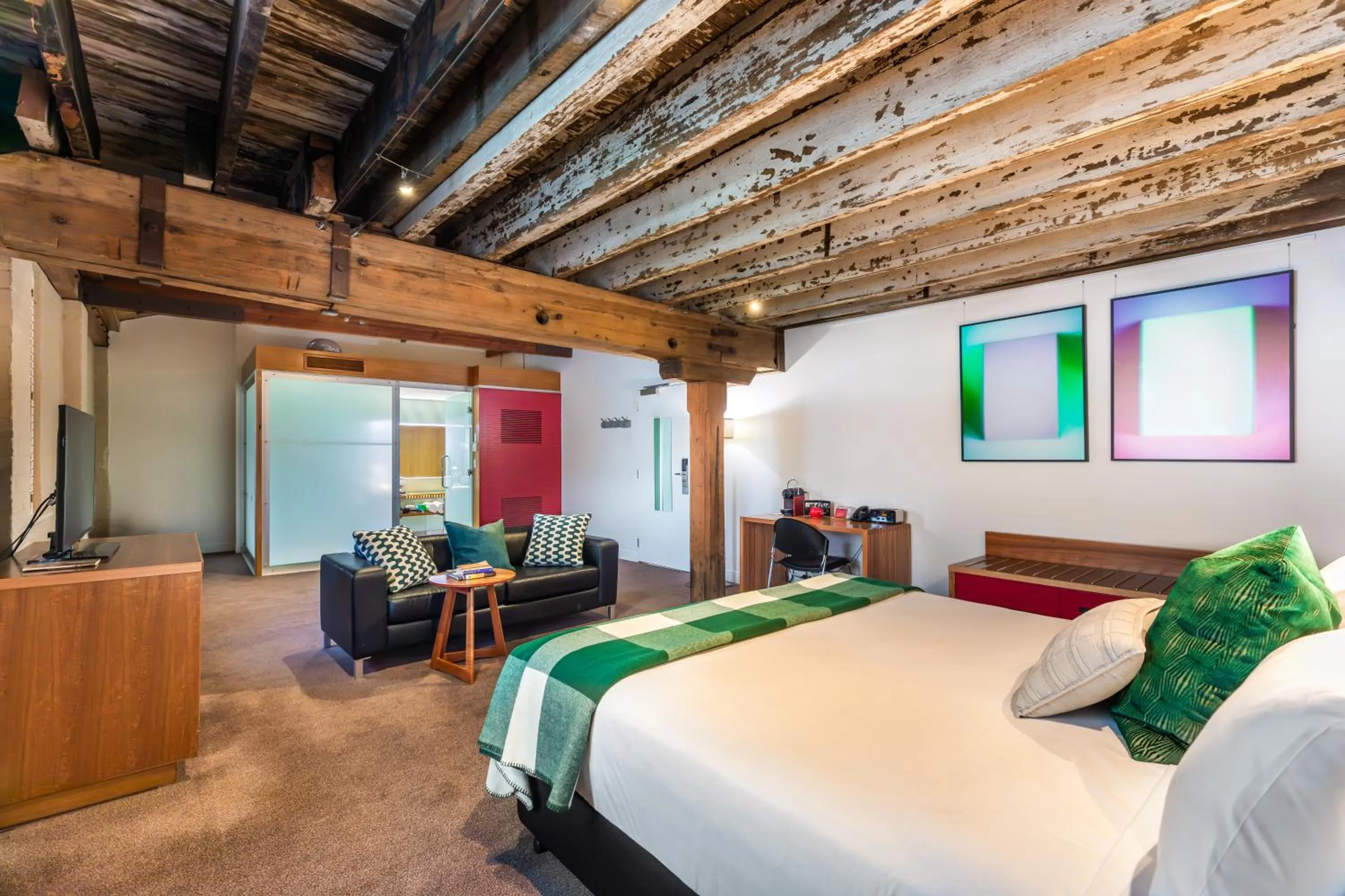 Seating area, Bed in The Henry Jones Art Hotel