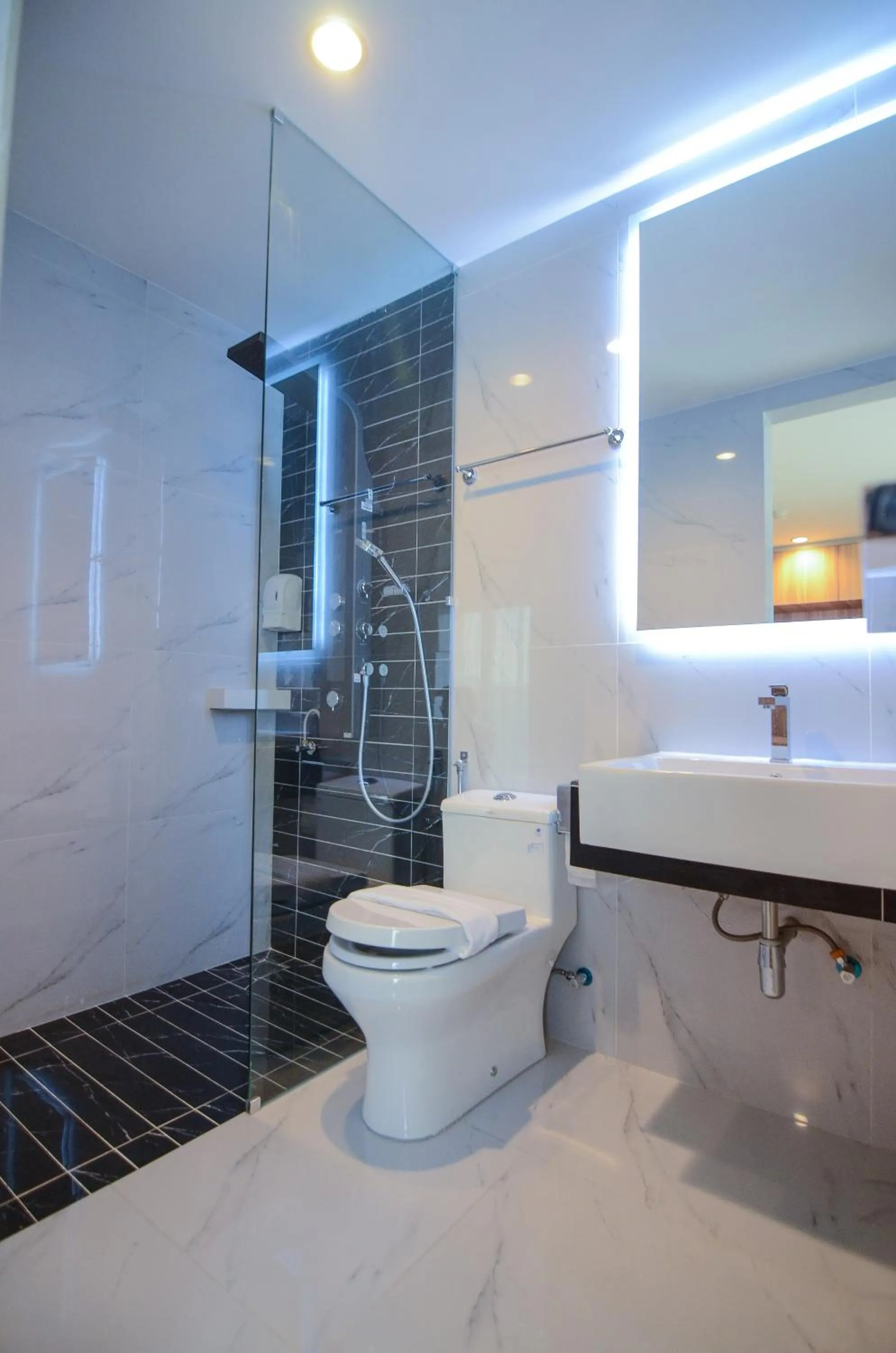 Bathroom in Suite Dreamz Hotel