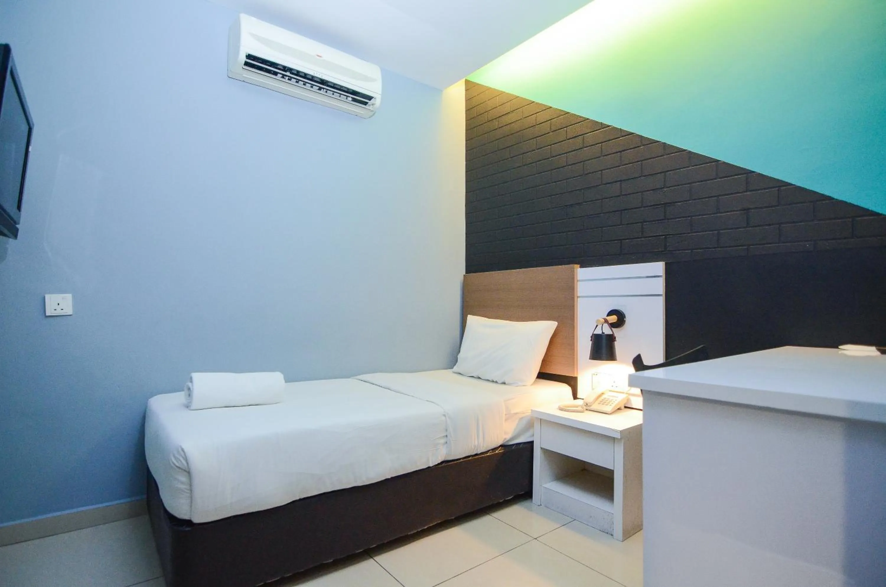 Bedroom, Bed in Suite Dreamz Hotel