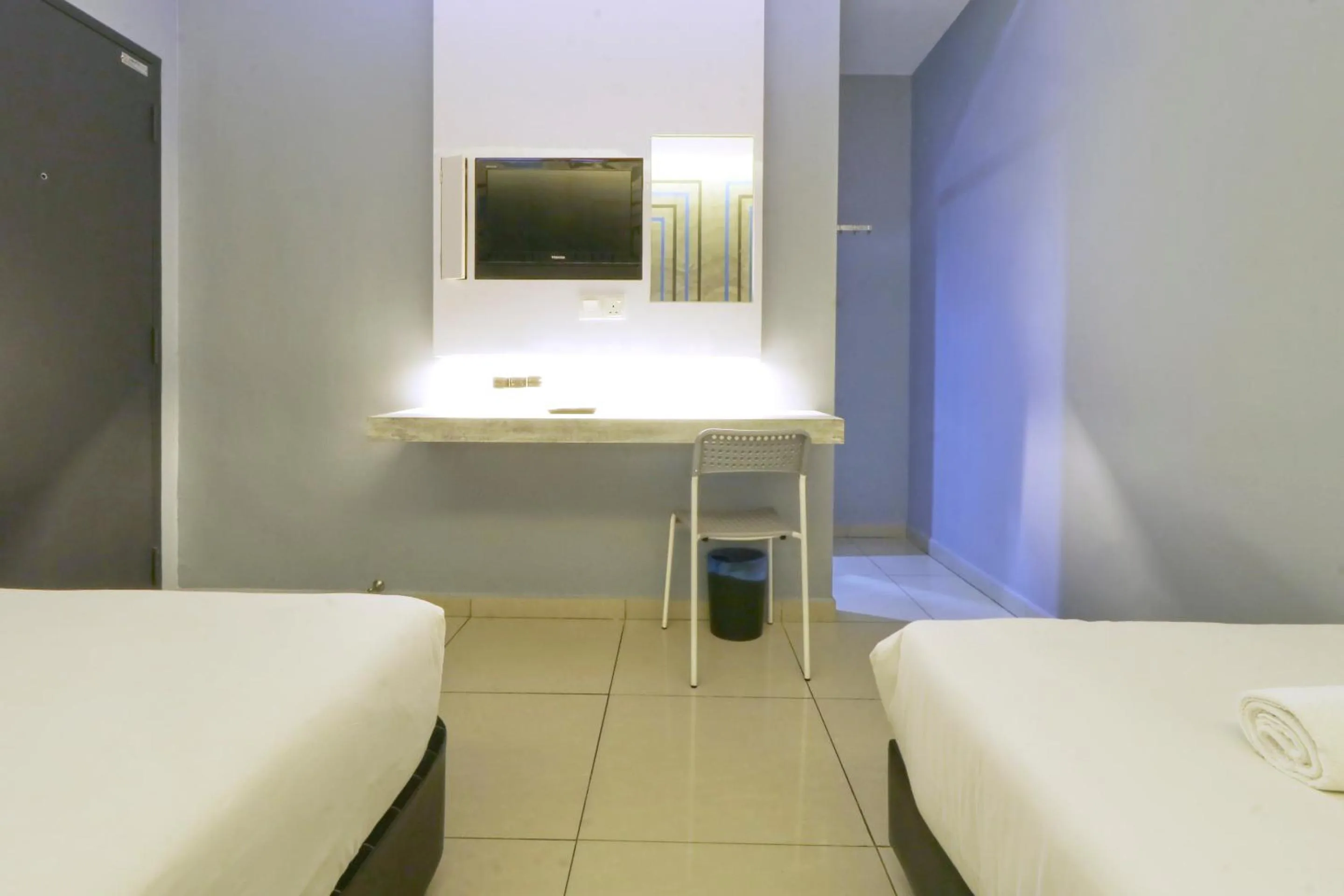 Bathroom, Bed in Suite Dreamz Hotel