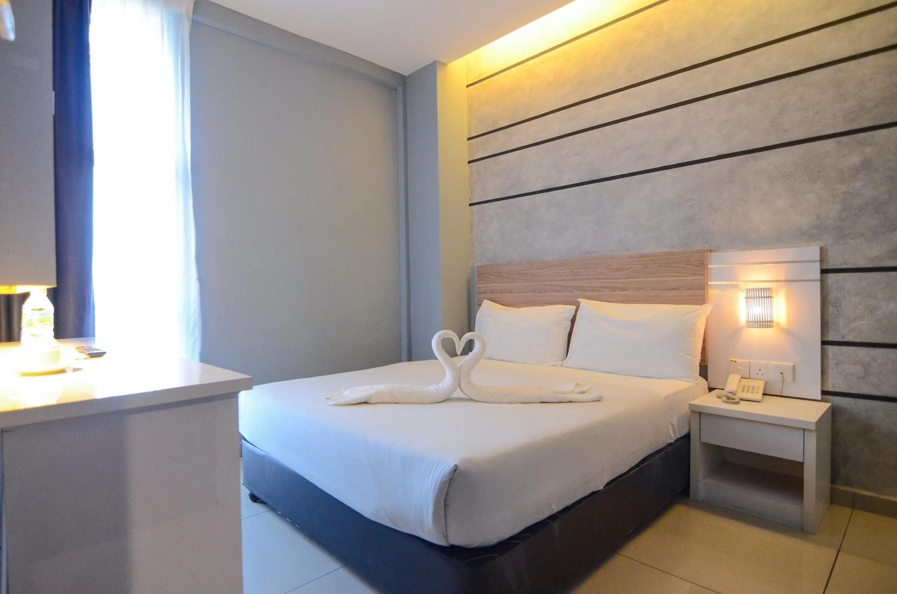 Bedroom, Bed in Suite Dreamz Hotel