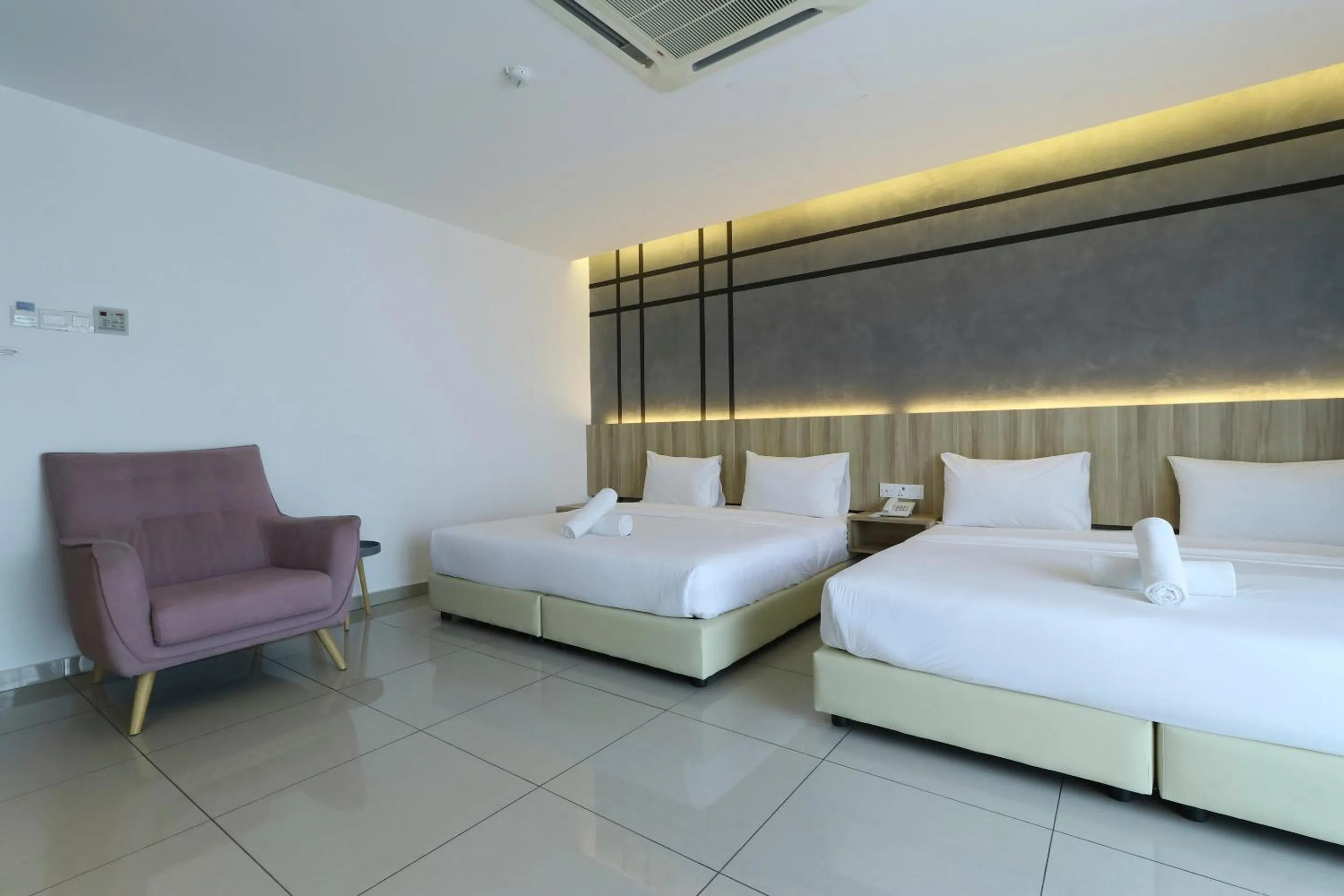 Bedroom, Bed in Suite Dreamz Hotel