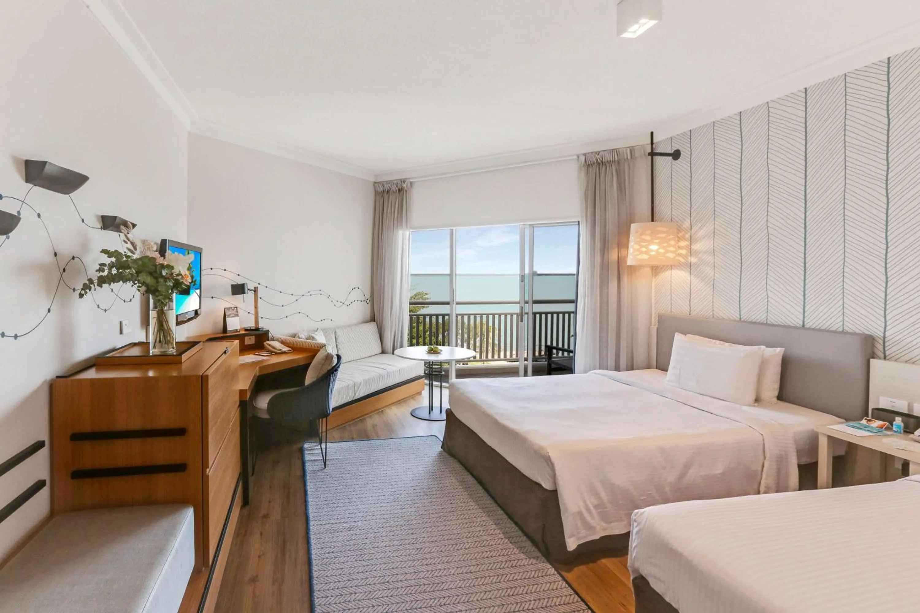 Bedroom, Bed in Shangri-La The Marina, Cairns