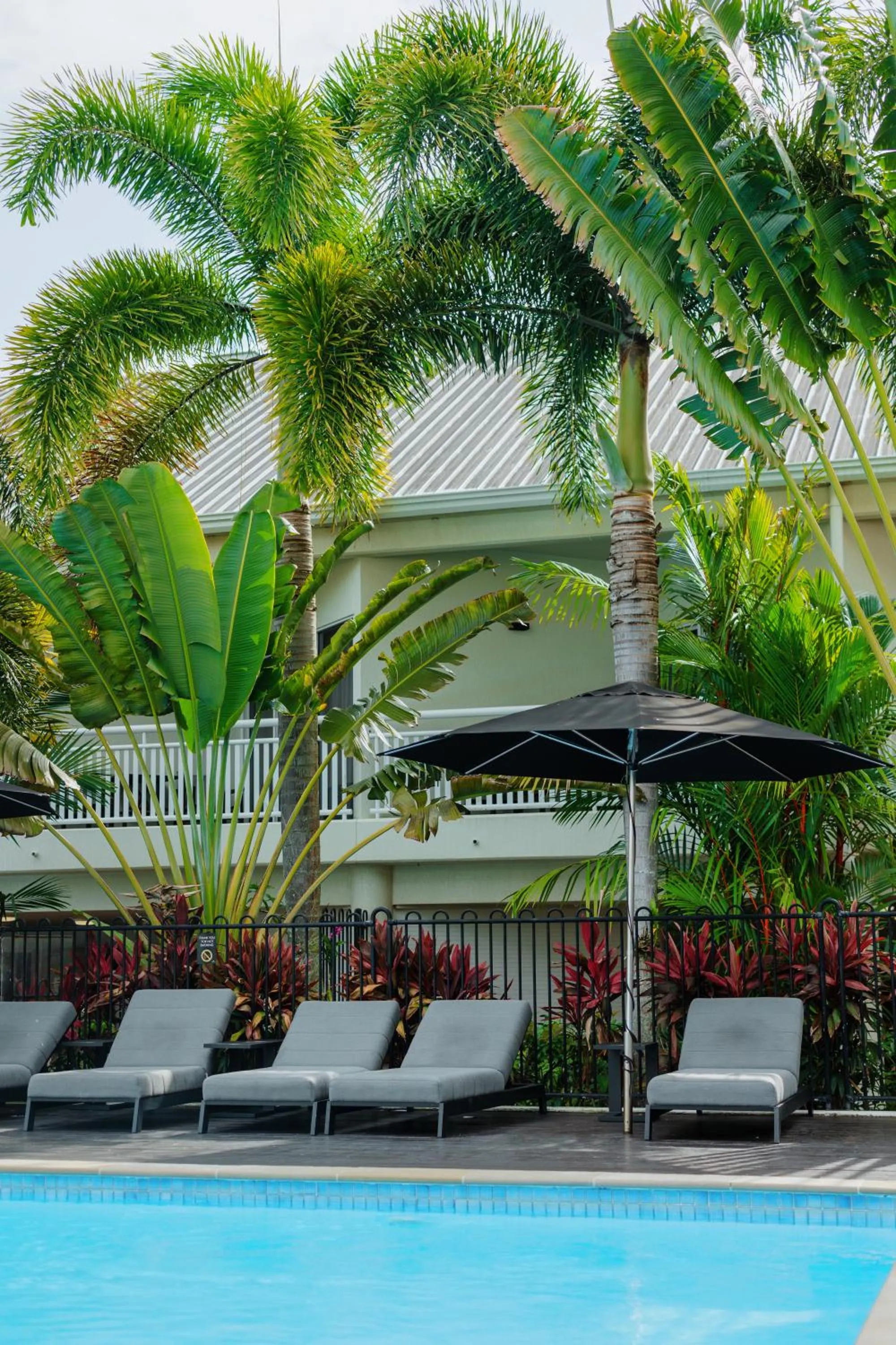 Swimming pool in Shangri-La The Marina, Cairns