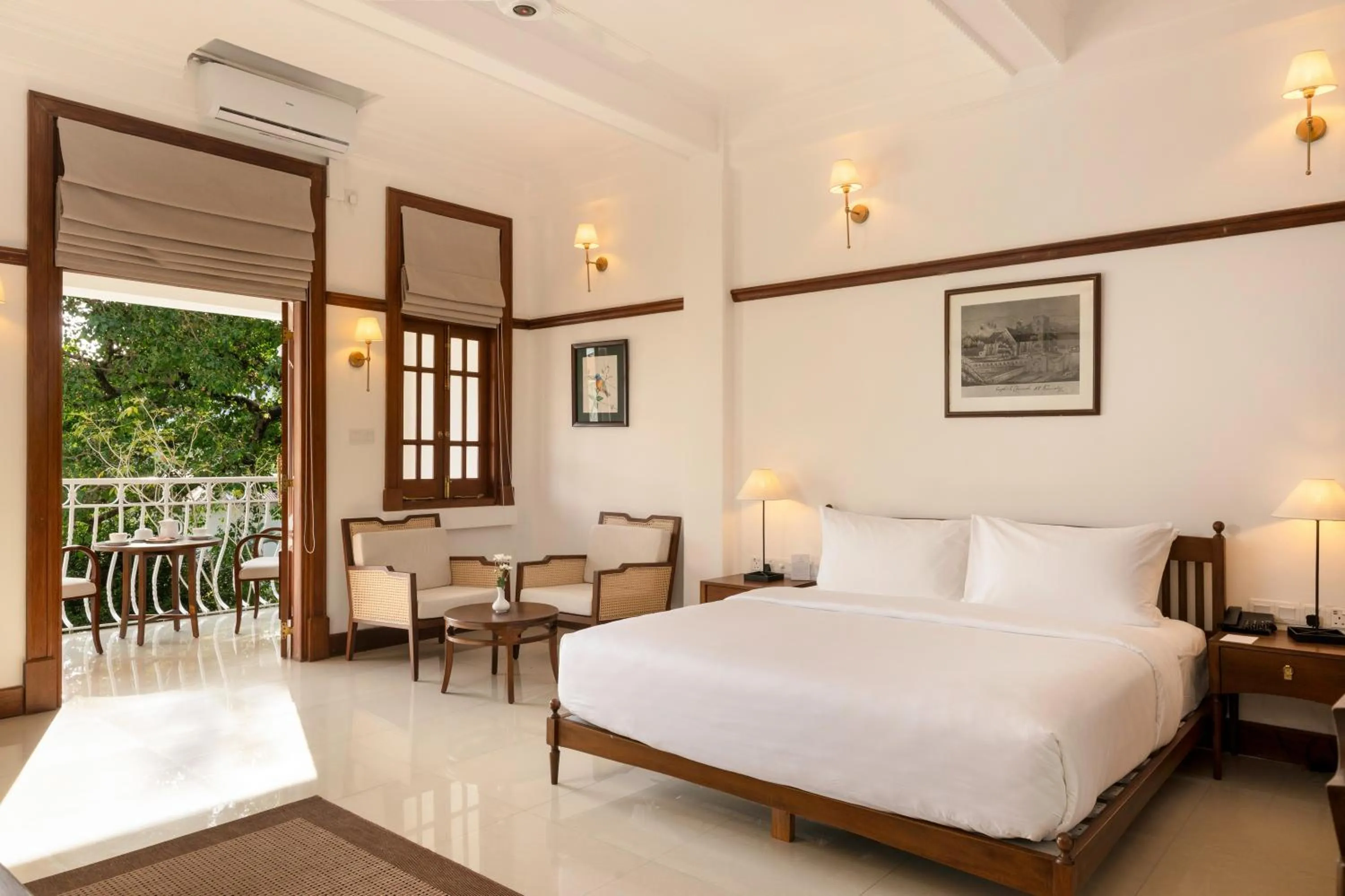 Photo of the whole room, Bed in Hotel Suisse Kandy - Since 1890