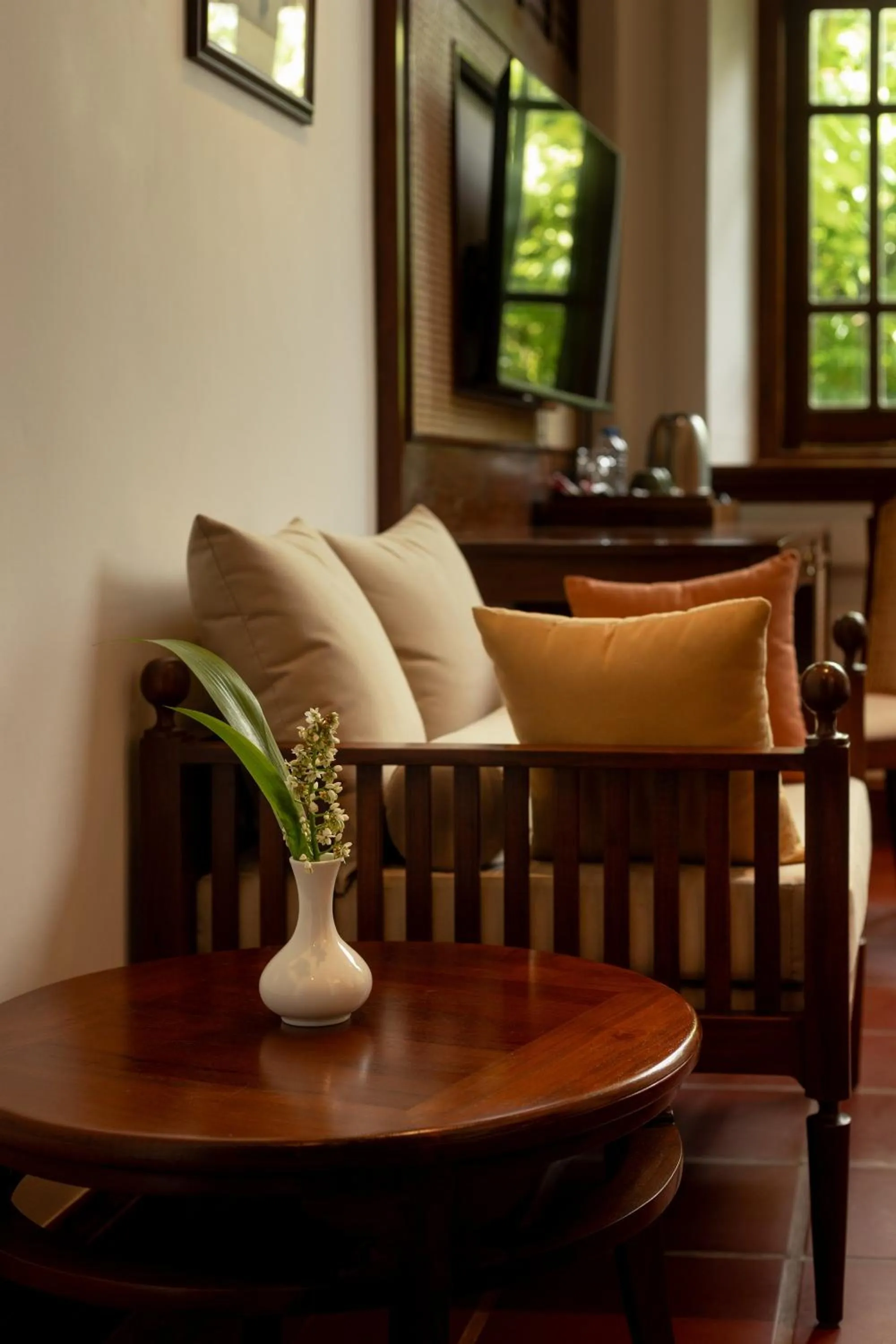 Seating area in Hotel Suisse Kandy - Since 1890