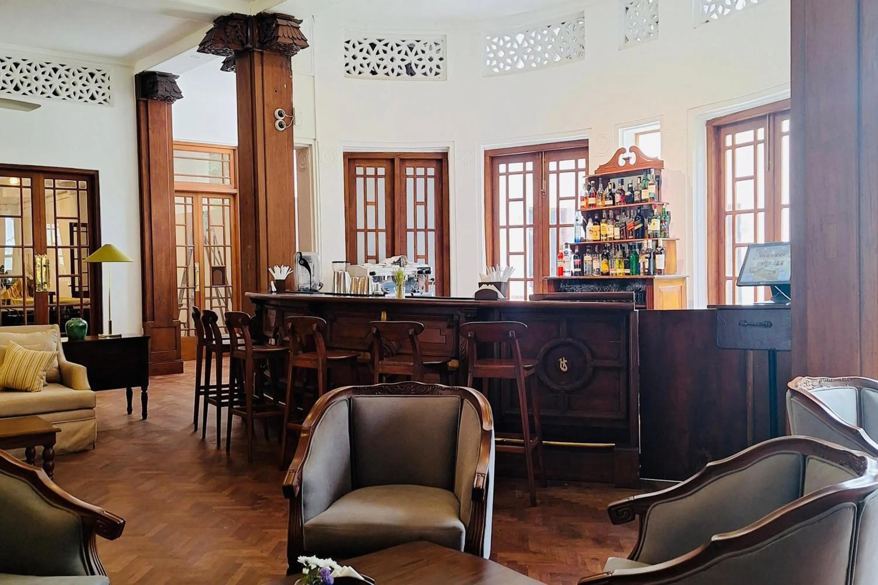 Lounge or bar in Hotel Suisse Kandy - Since 1890