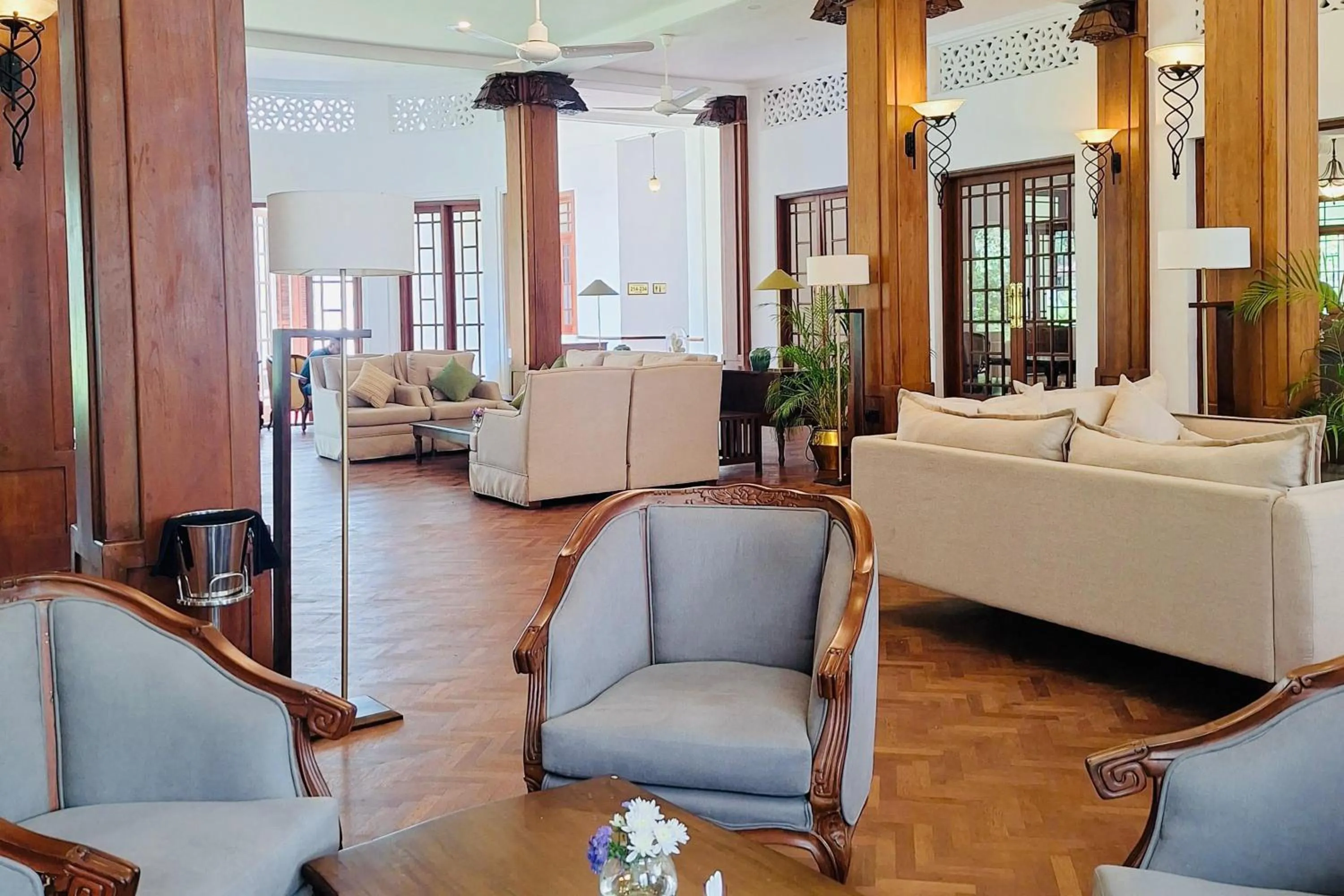 Lounge or bar in Hotel Suisse Kandy - Since 1890