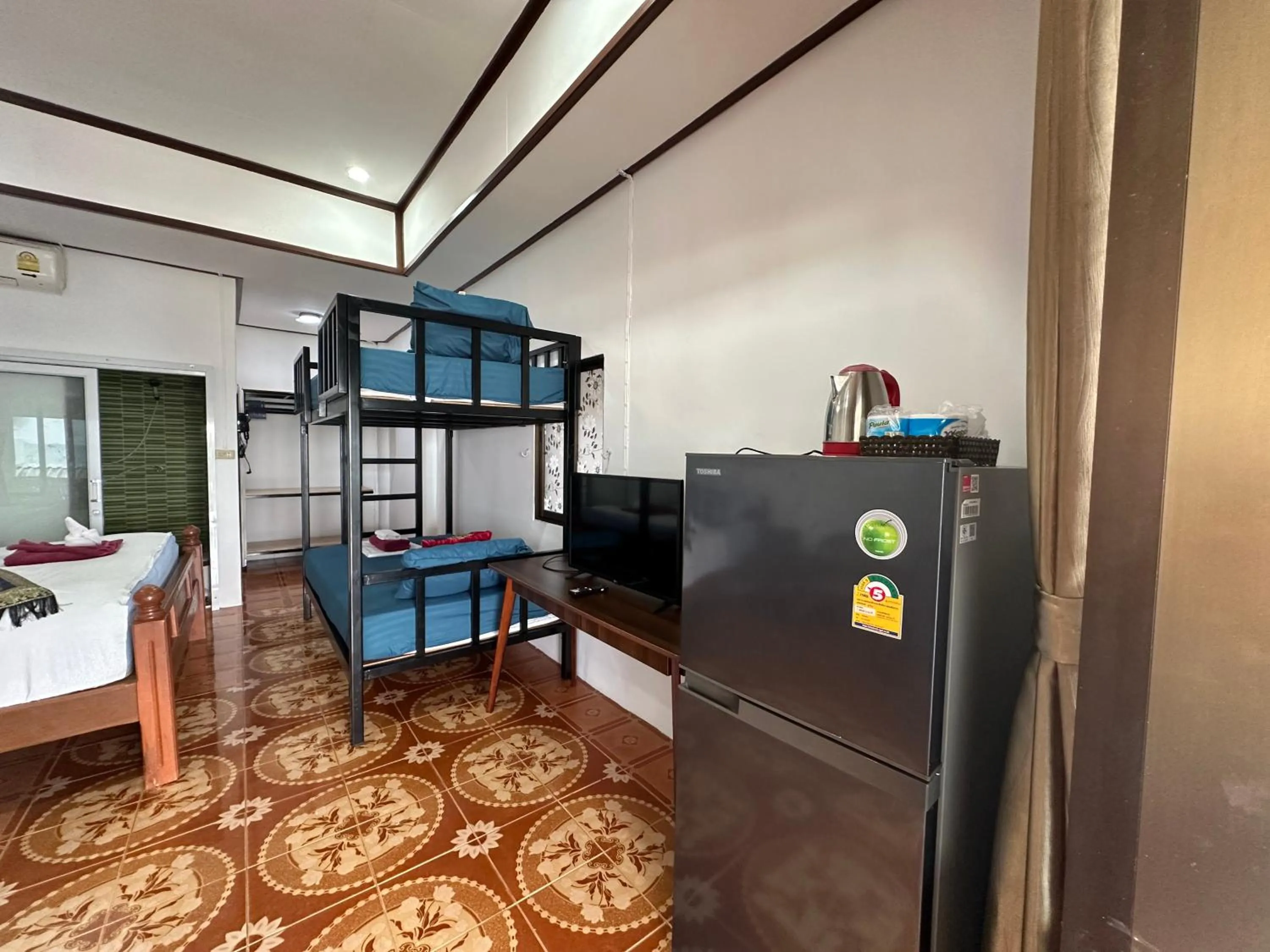 Photo of the whole room, Bed in Lanta Garden Home