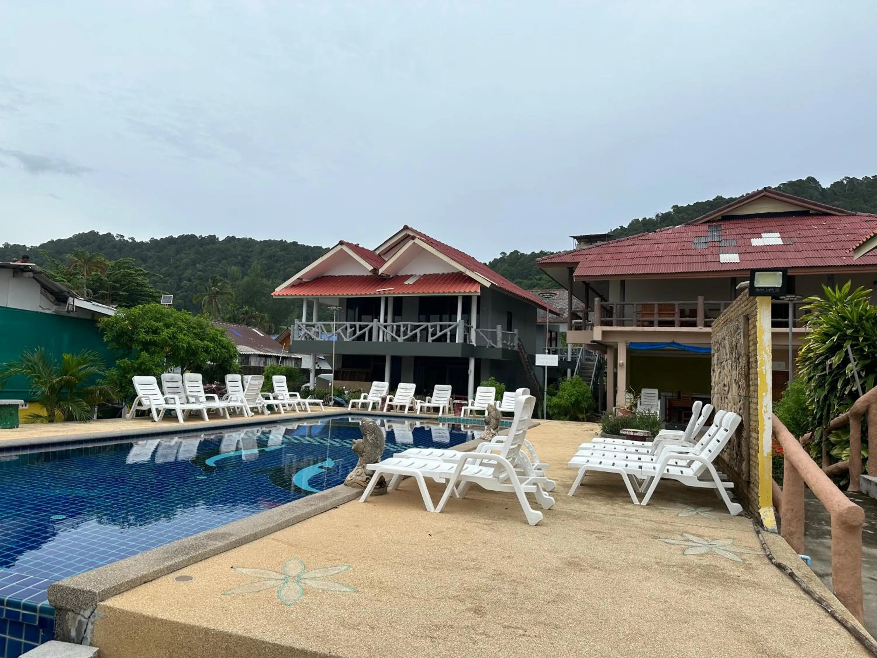 Swimming pool in Lanta Garden Home