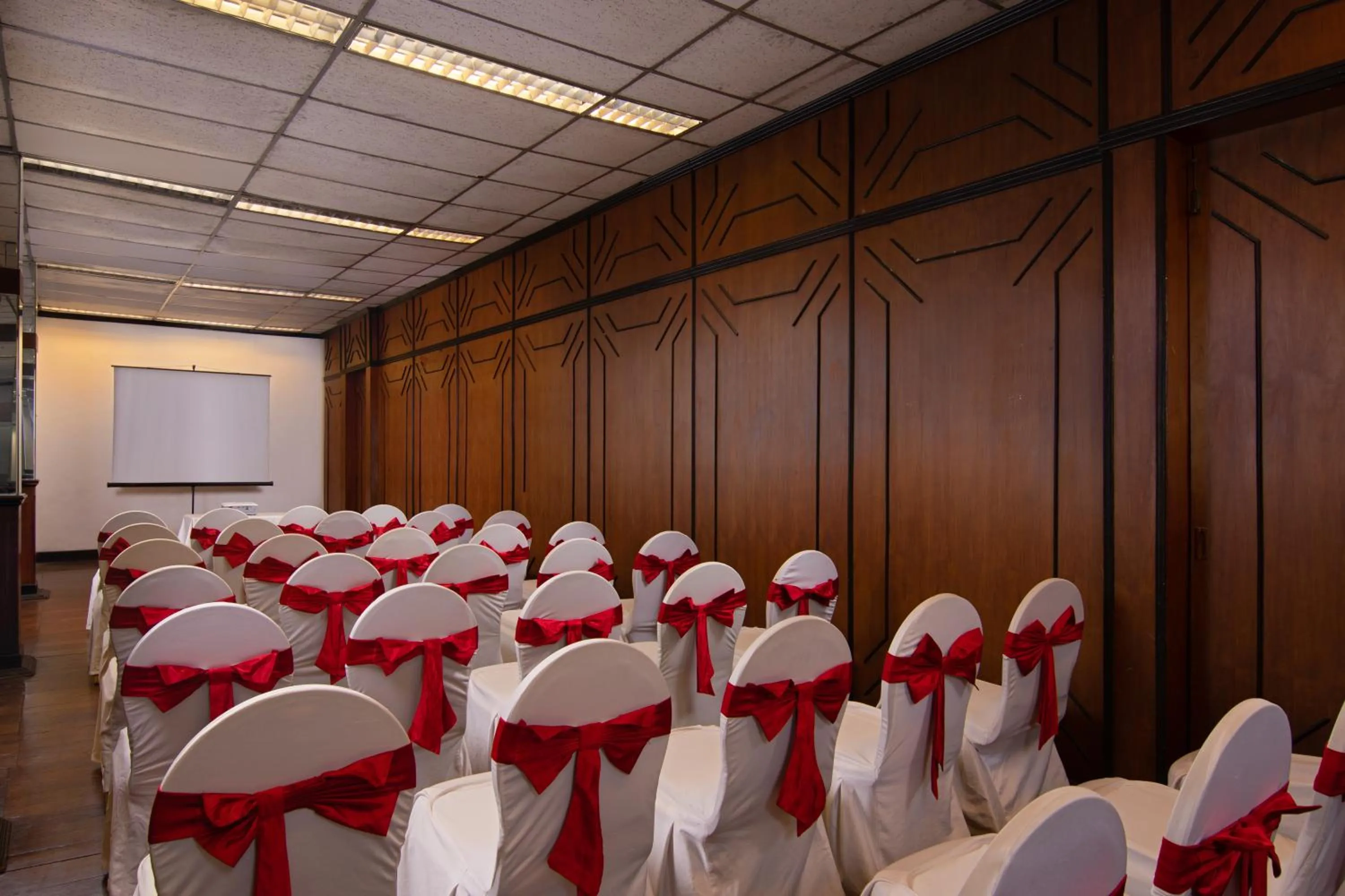 Meeting/conference room in Queen's Hotel Kandy - 160 Years of Heritage & Luxury