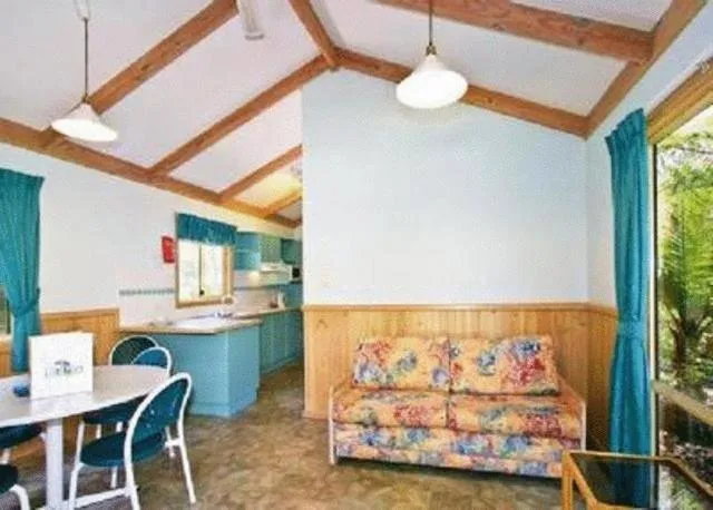 Photo of the whole room in Lorikeet Holiday Park