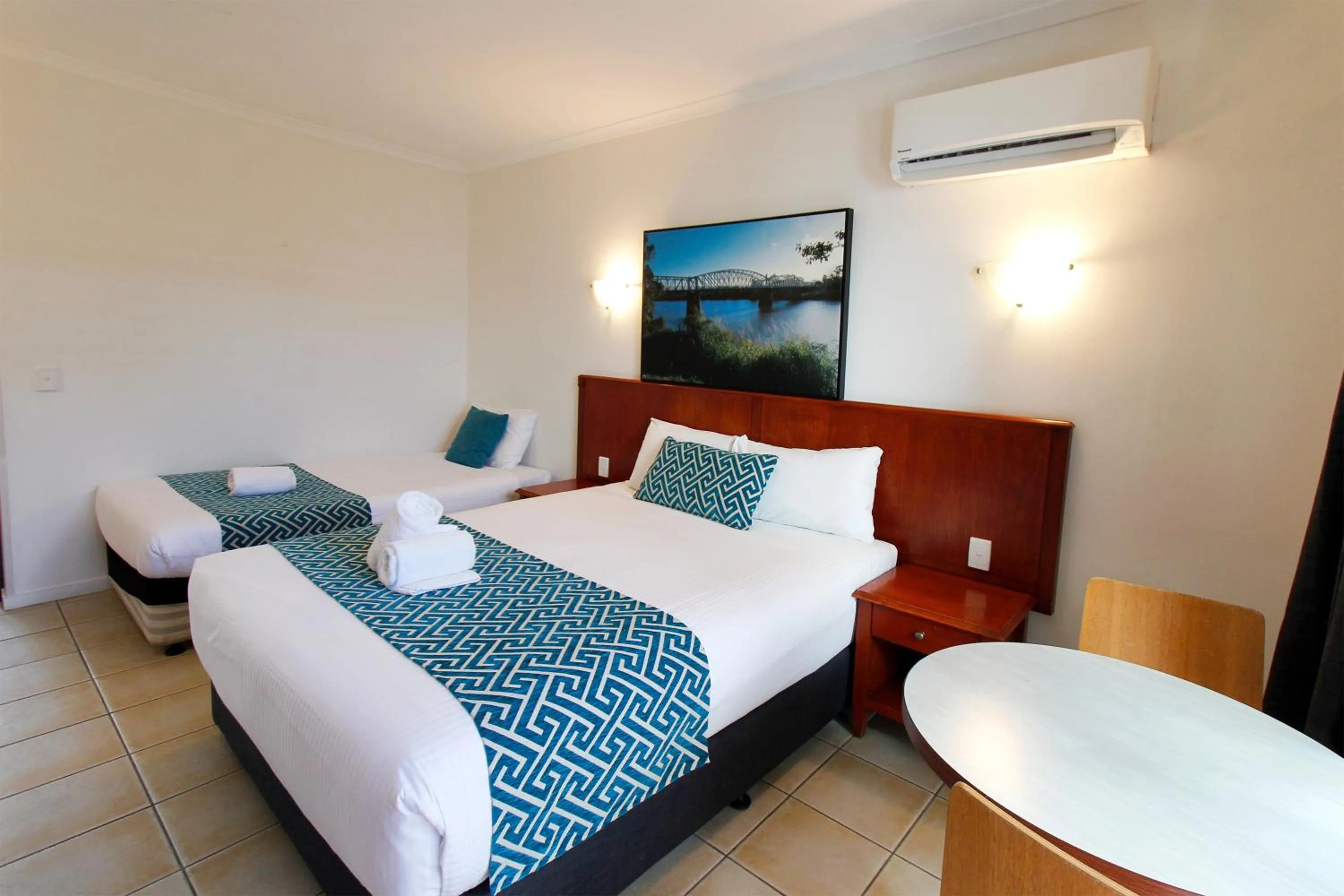 Bedroom, Bed in Coffee House Apartment Motel