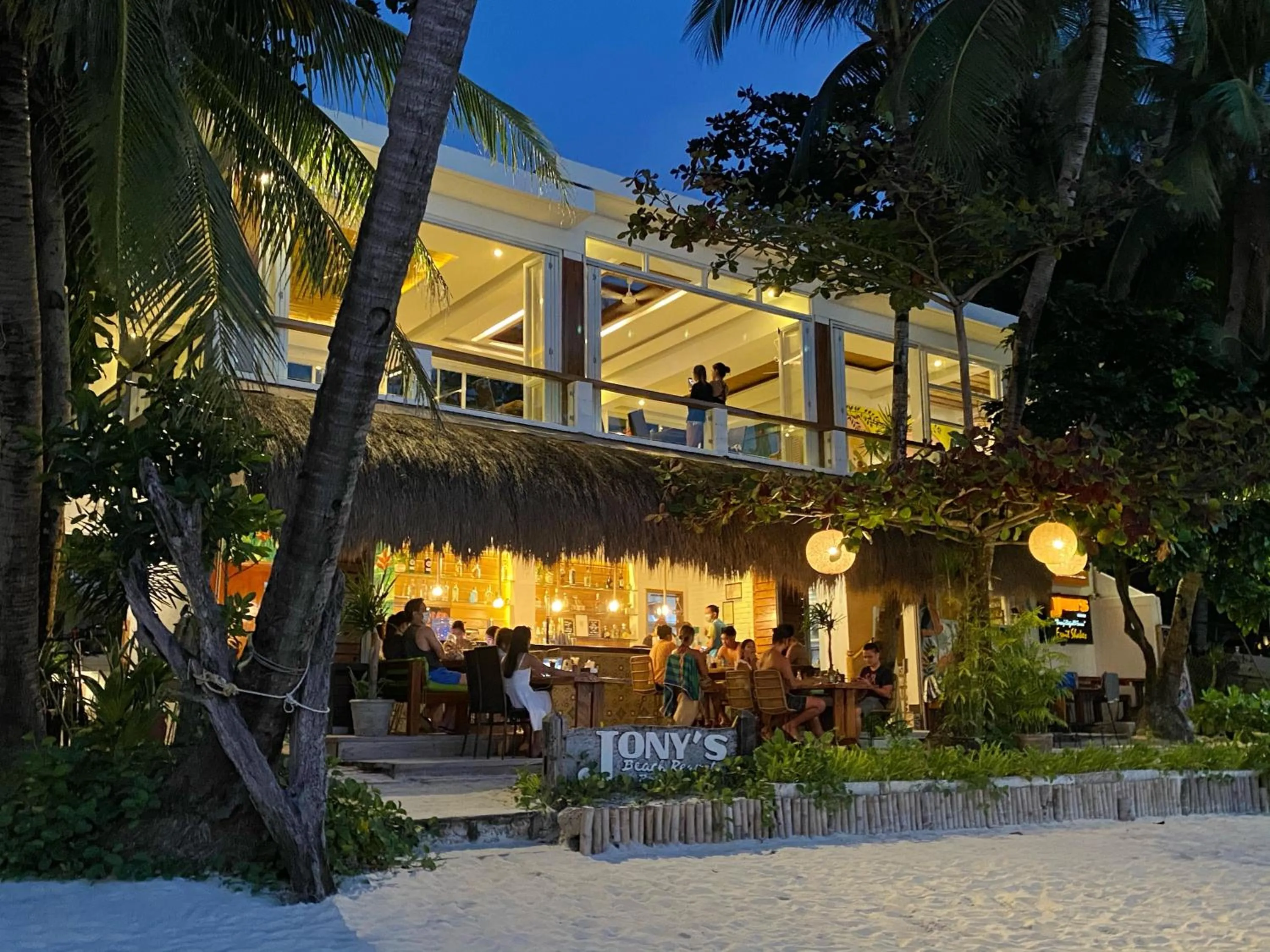 Restaurant/places to eat in Jony's Beach Resort
