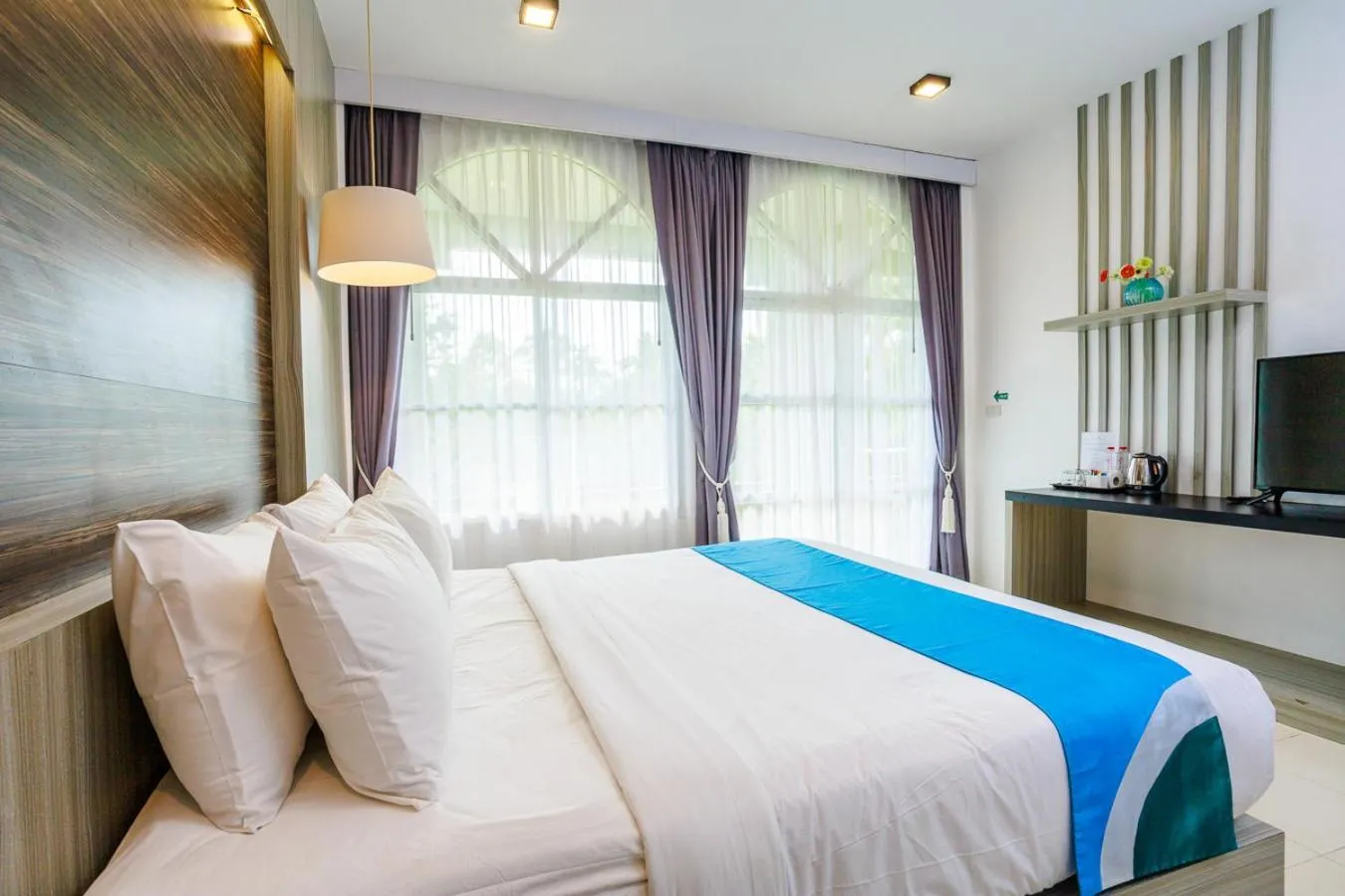 Property building, Bed in Ao Nang Baan Suan Resort