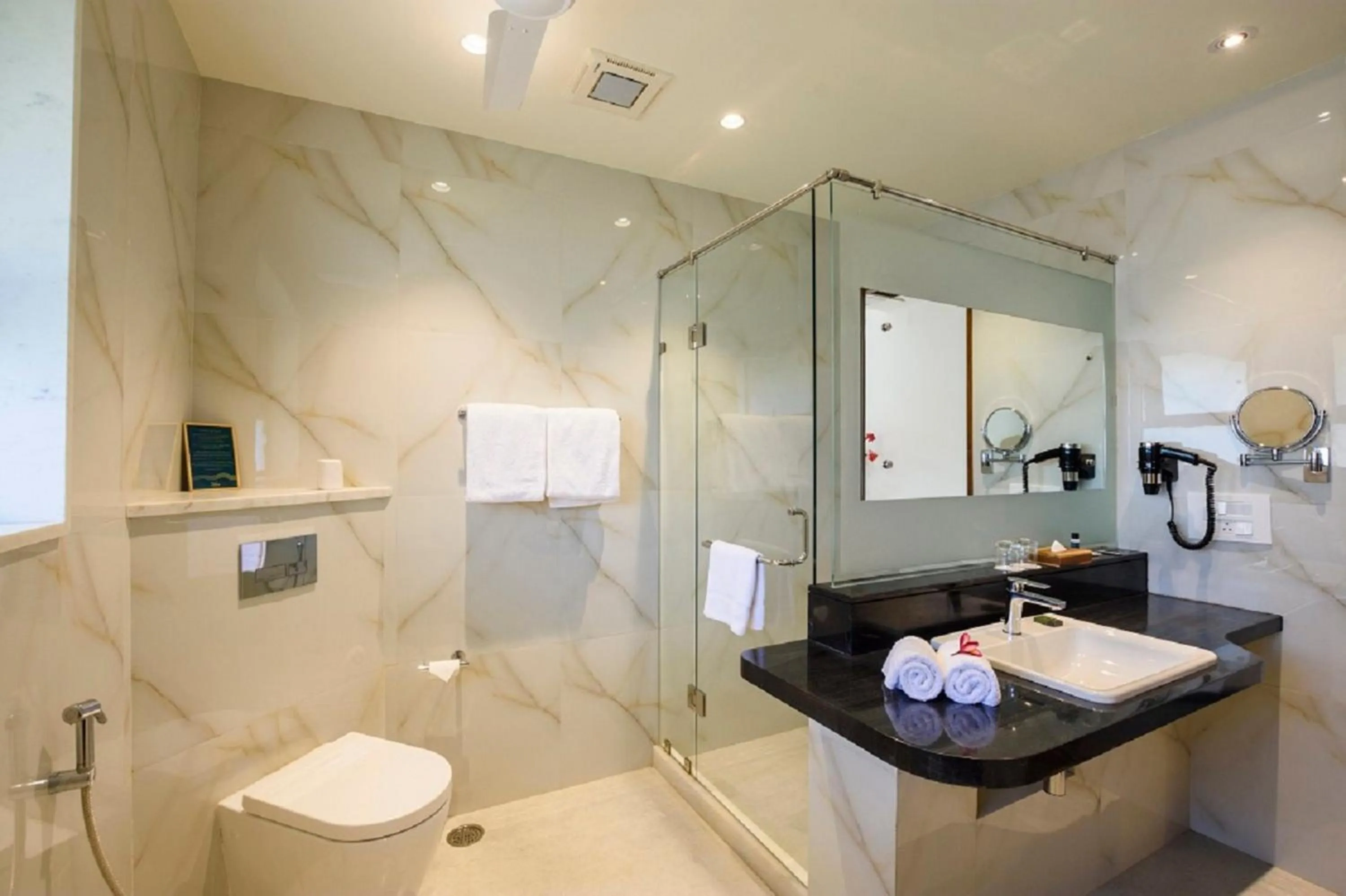 Toilet in Beleza By The Beach