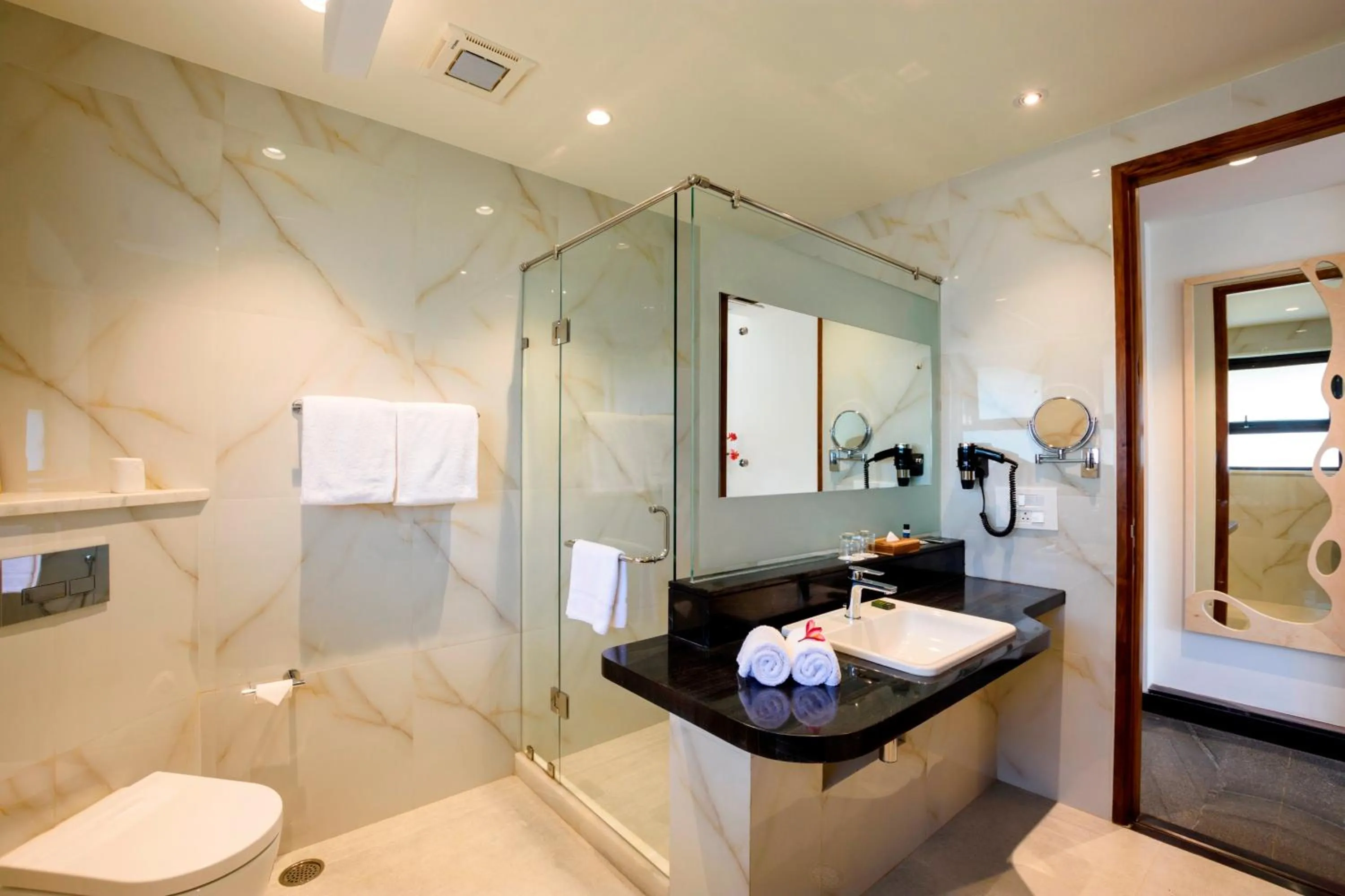 Toilet in Beleza By The Beach