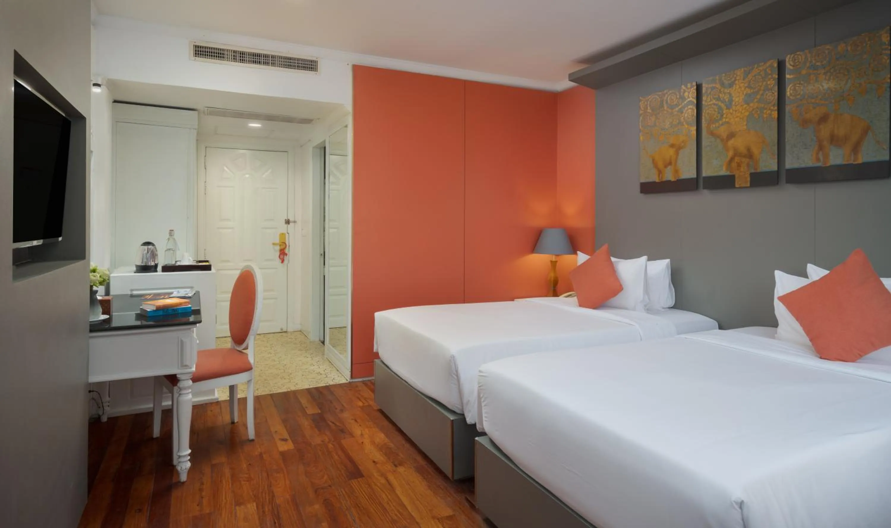 Photo of the whole room, Bed in Memoire Siem Reap Hotel