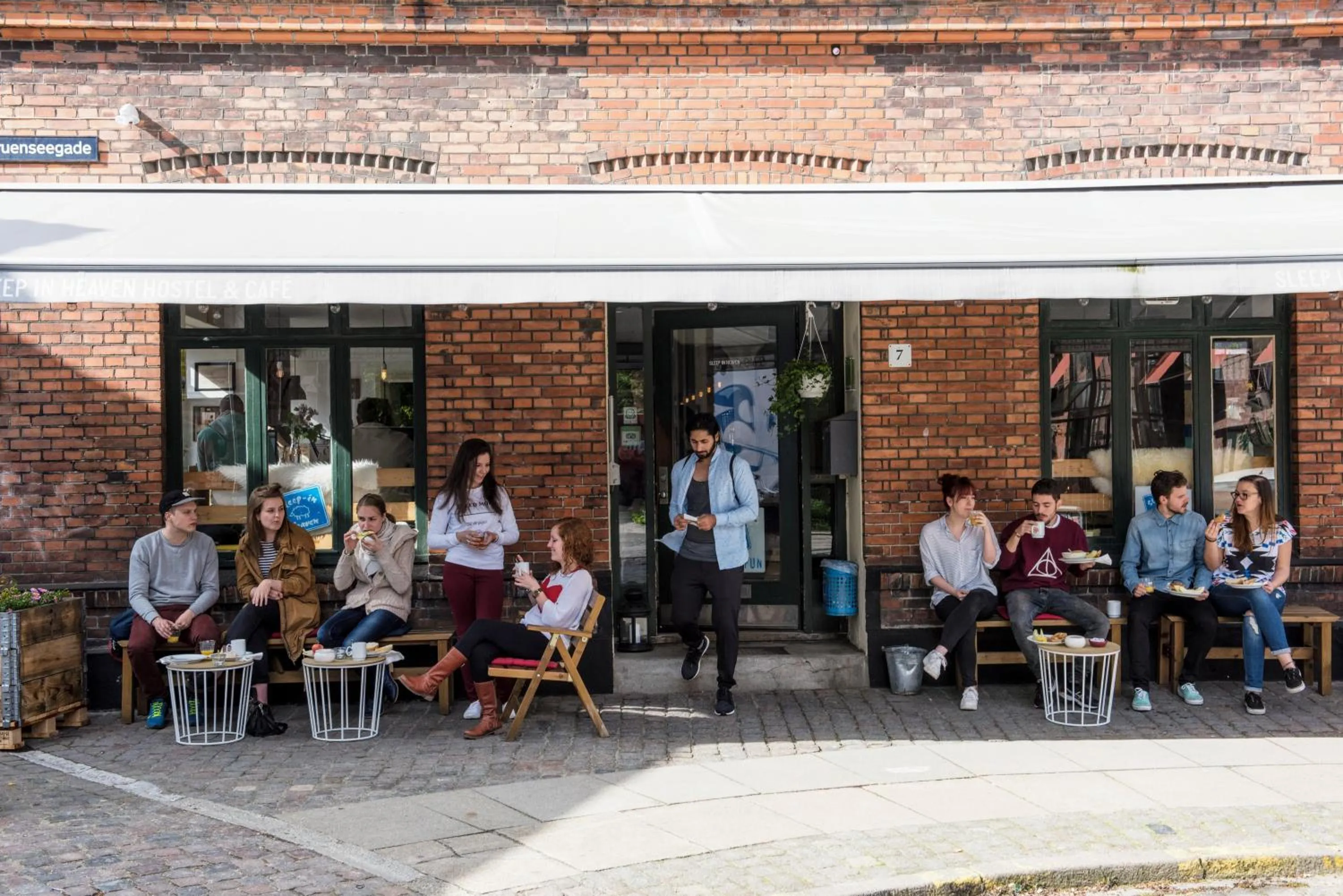 Facade/entrance in Sleep in Heaven