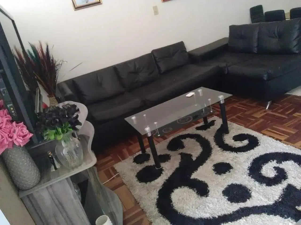 Three-Bedroom Apartment in Rosebank Accommodation Three-Bedroom Apartment in Rosebank Accommodation