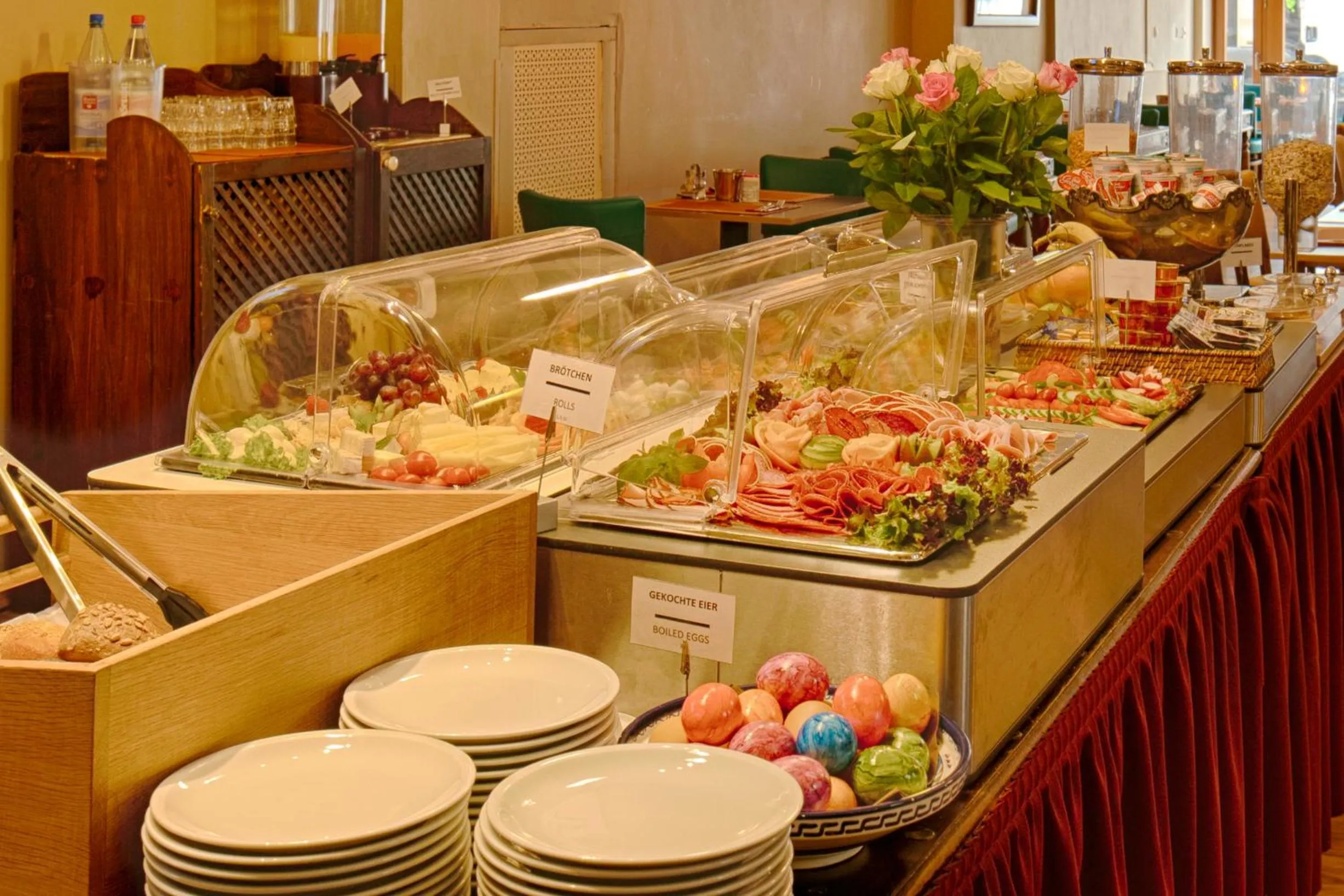 Food in Hotel Little Paris