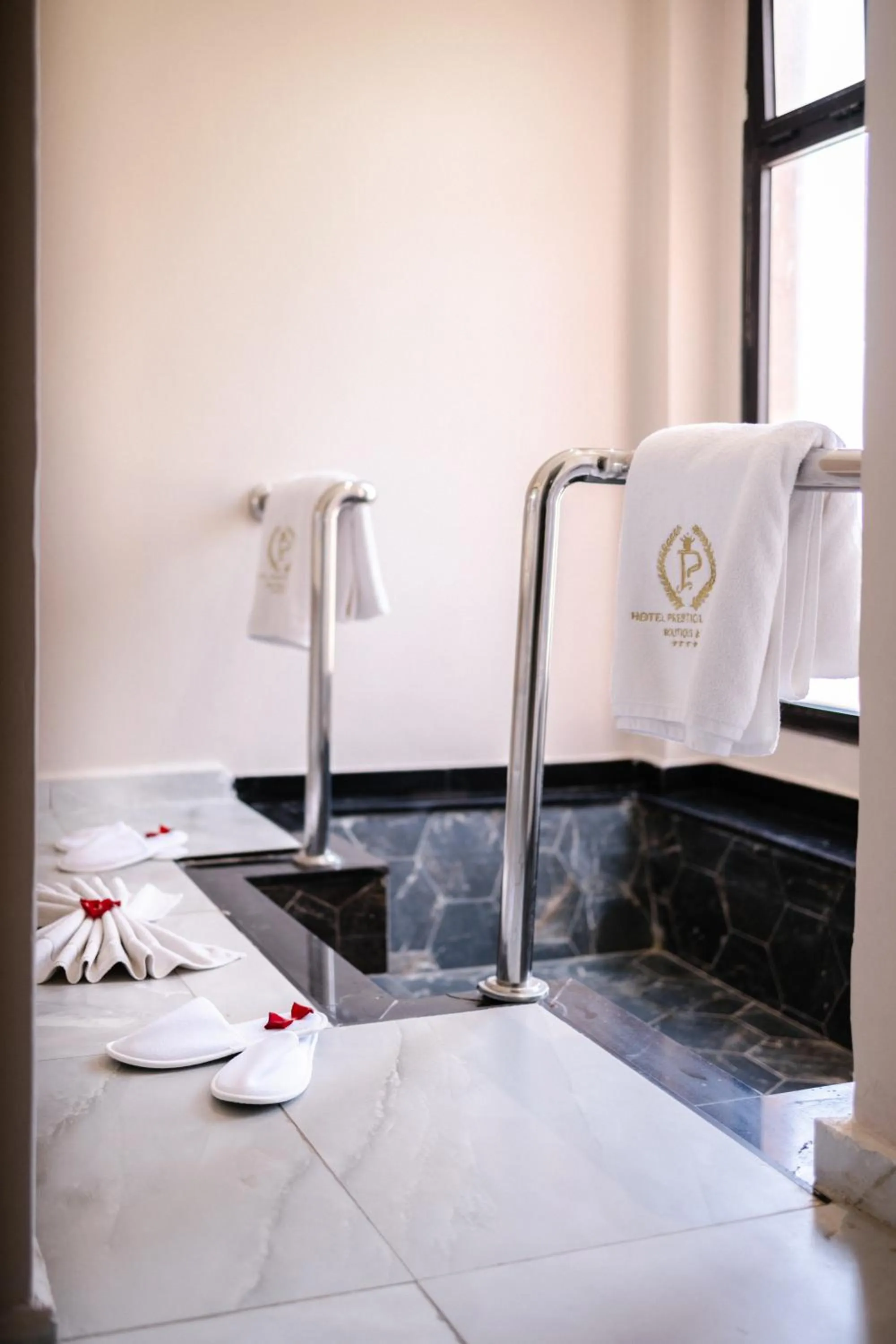 Bathroom, Bed in Hotel Prestige Agadir