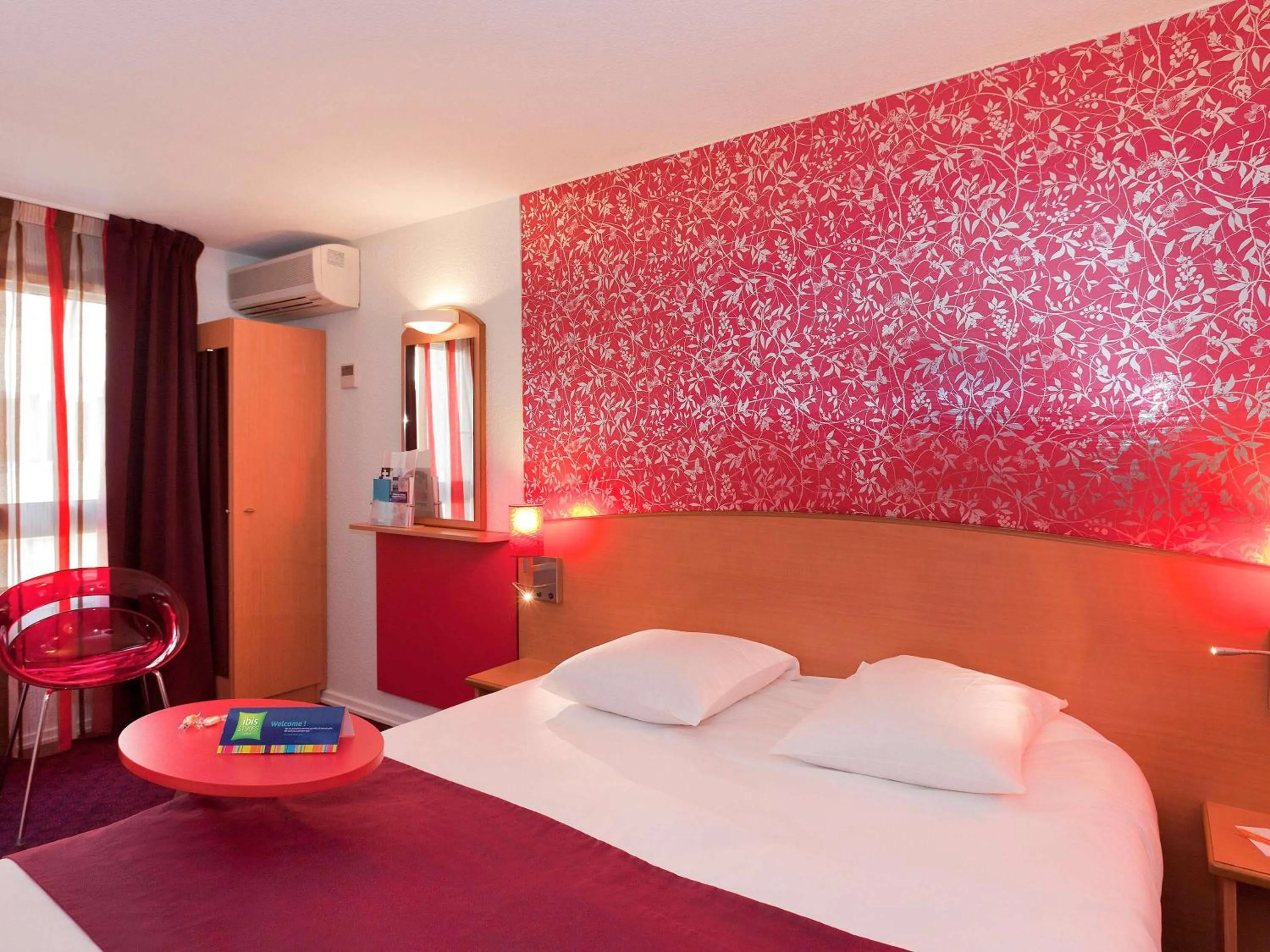 Photo of the whole room, Bed in ibis Styles Bourg-en-Bresse Centre