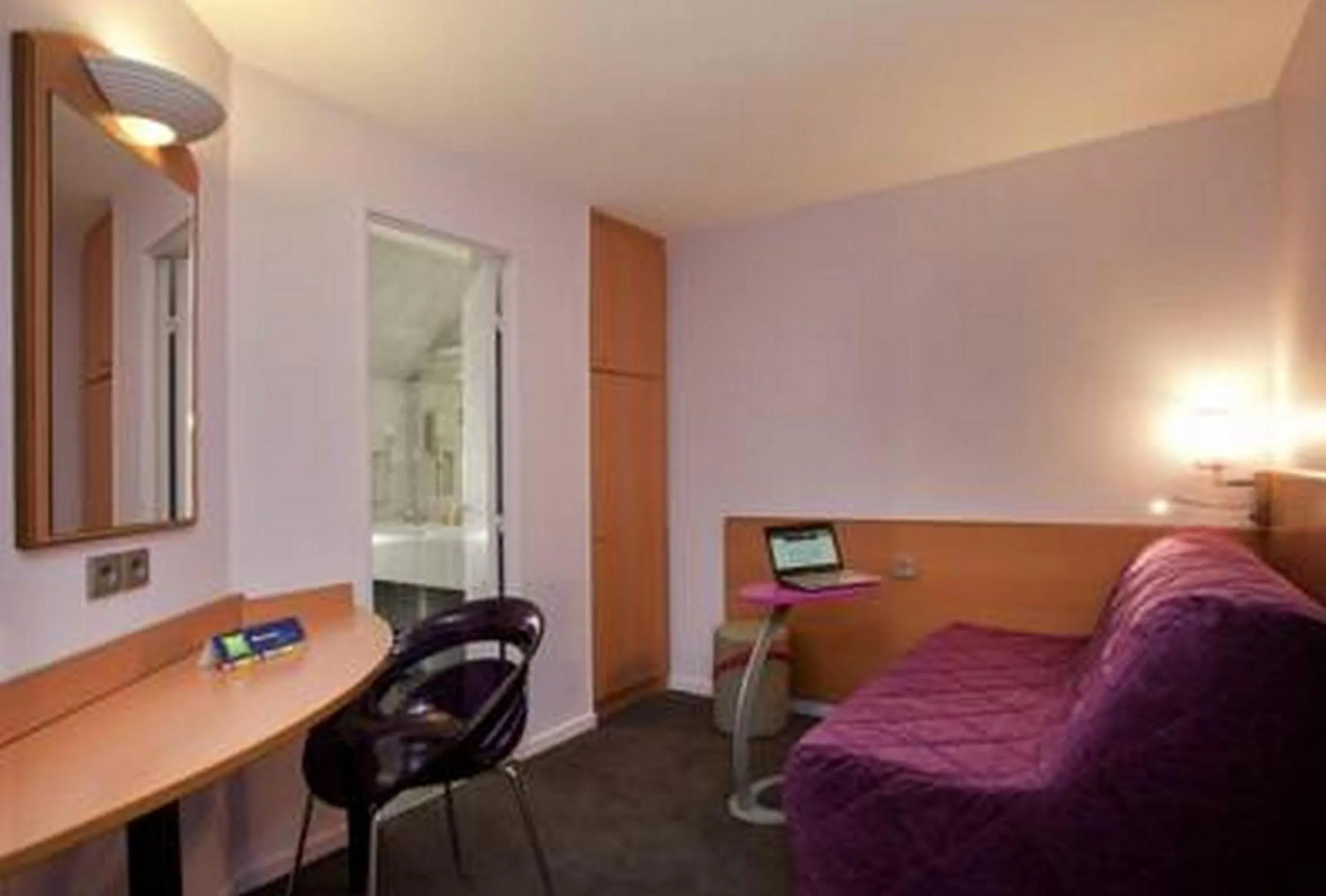 Photo of the whole room in ibis Styles Bourg-en-Bresse Centre
