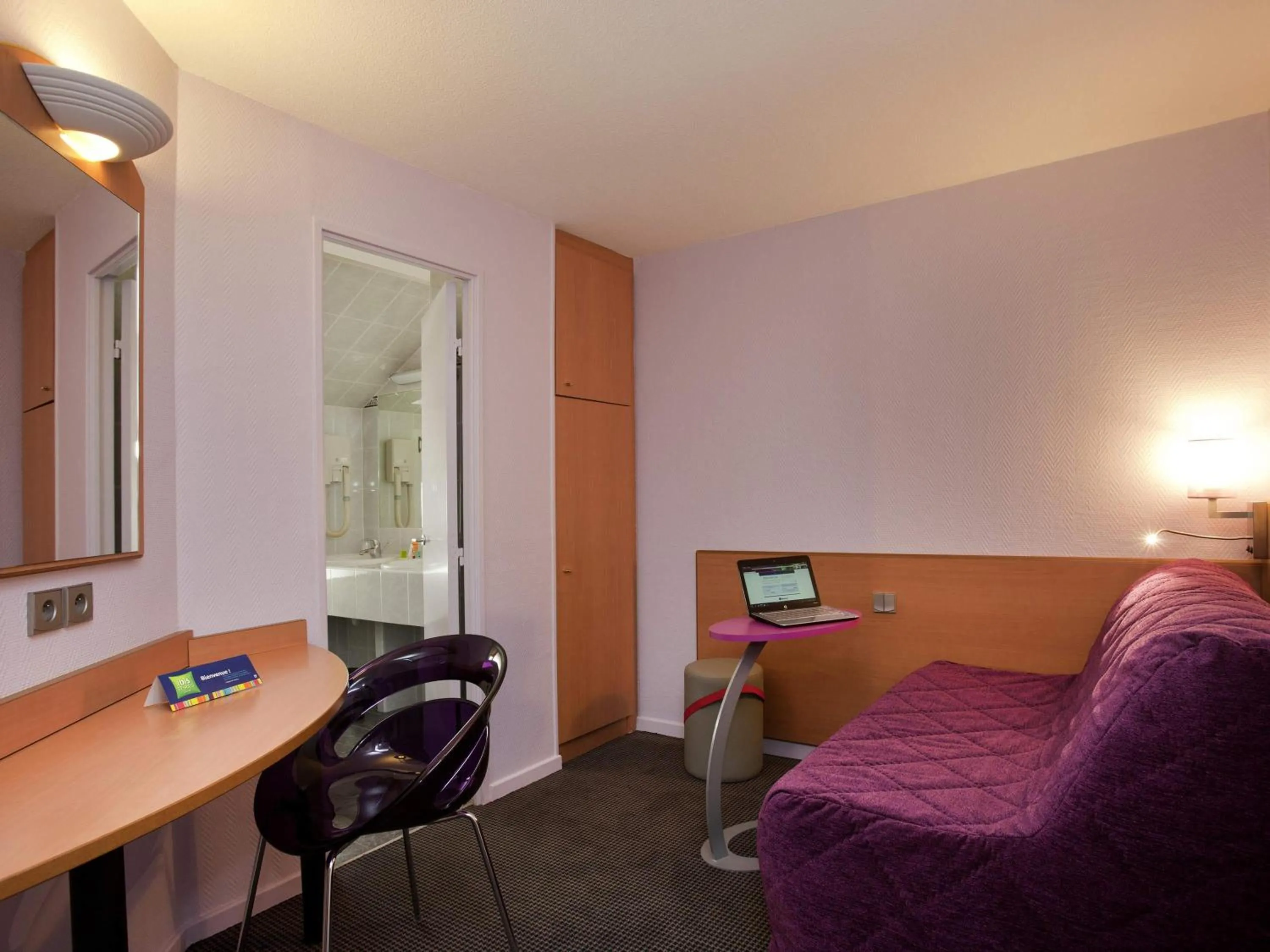 Bedroom in ibis Styles Bourg-en-Bresse Centre