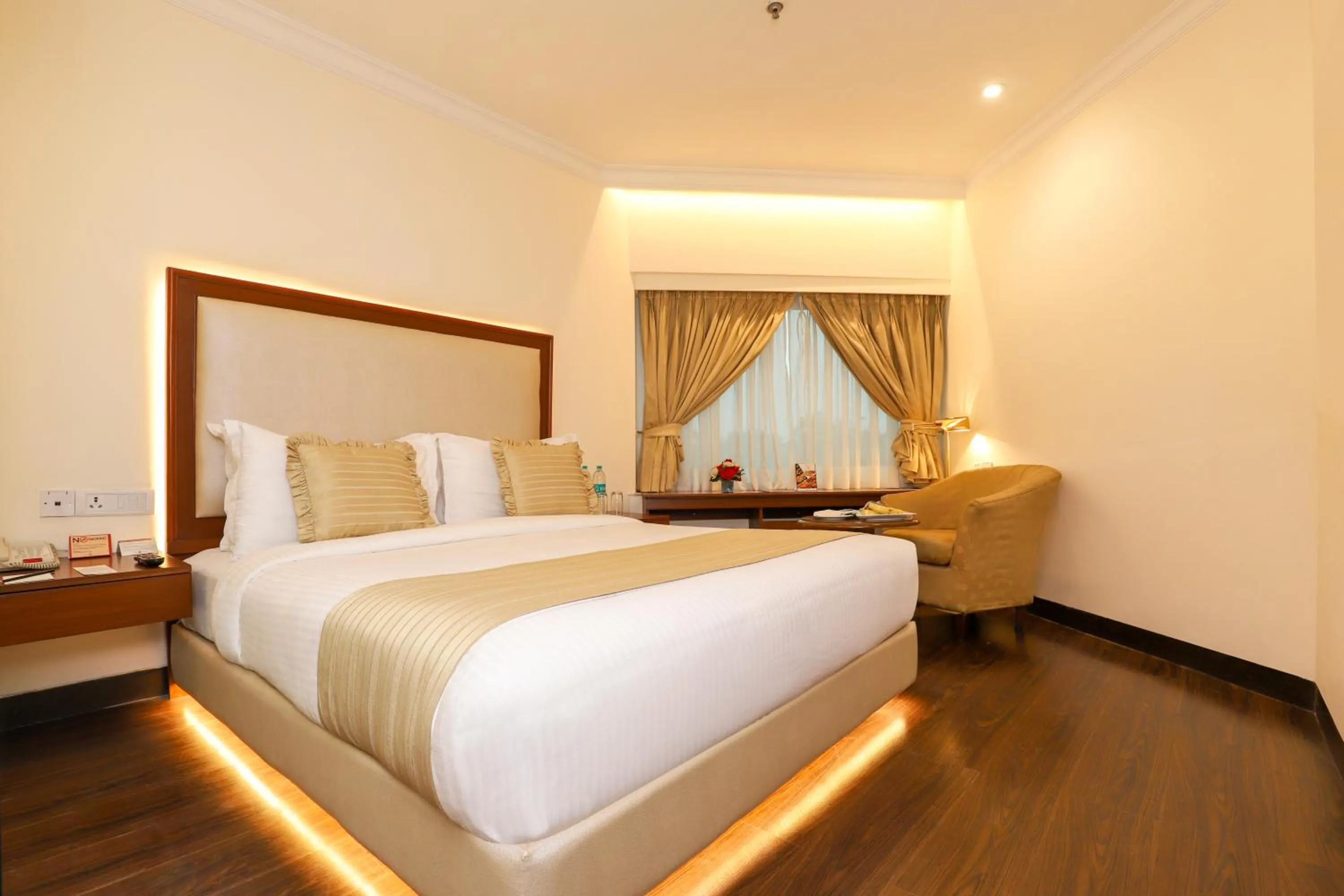 Photo of the whole room, Bed in Hotel The Royal Plaza