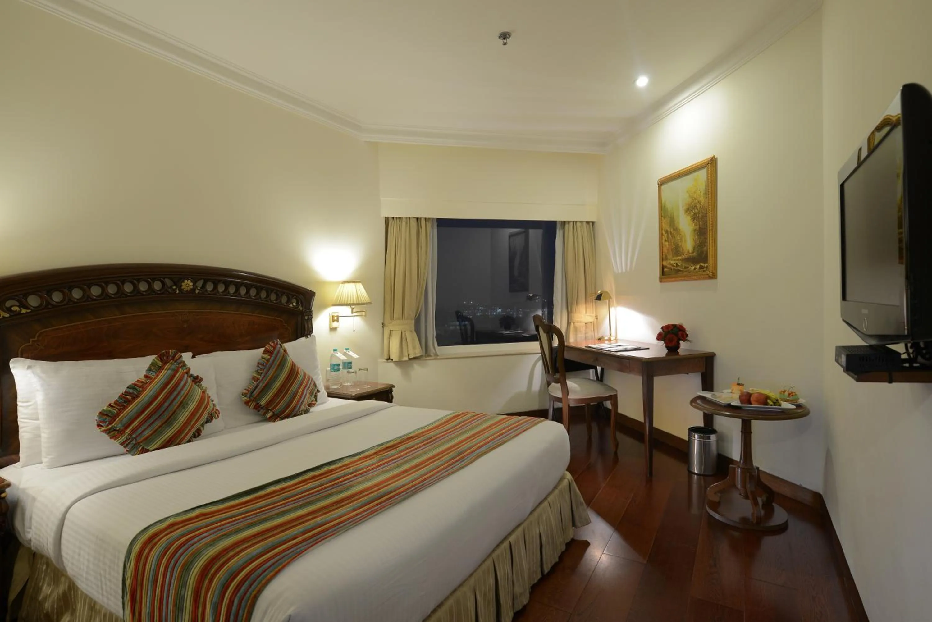 Bedroom, Bed in Hotel The Royal Plaza