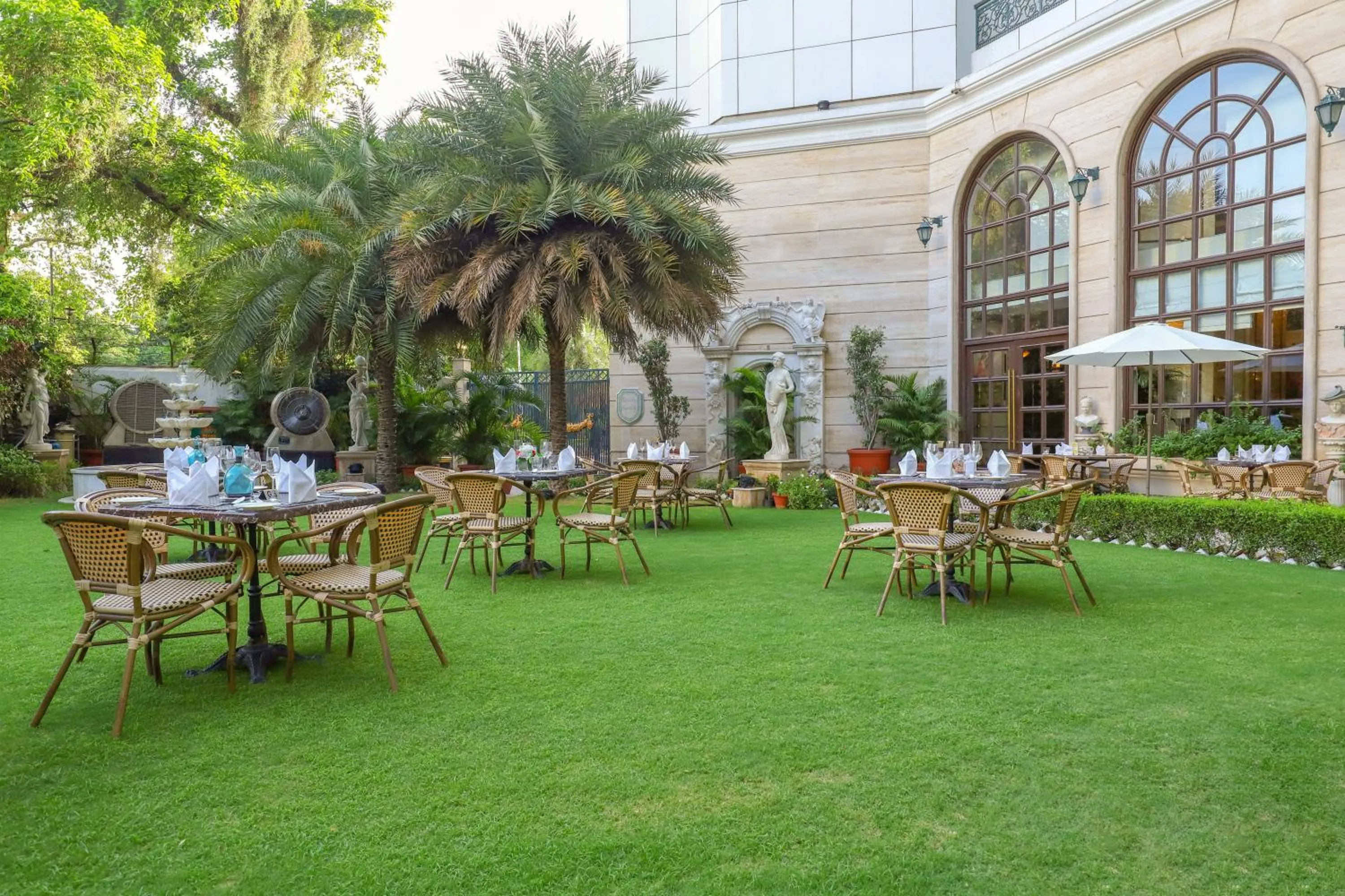 sunbed in Hotel The Royal Plaza