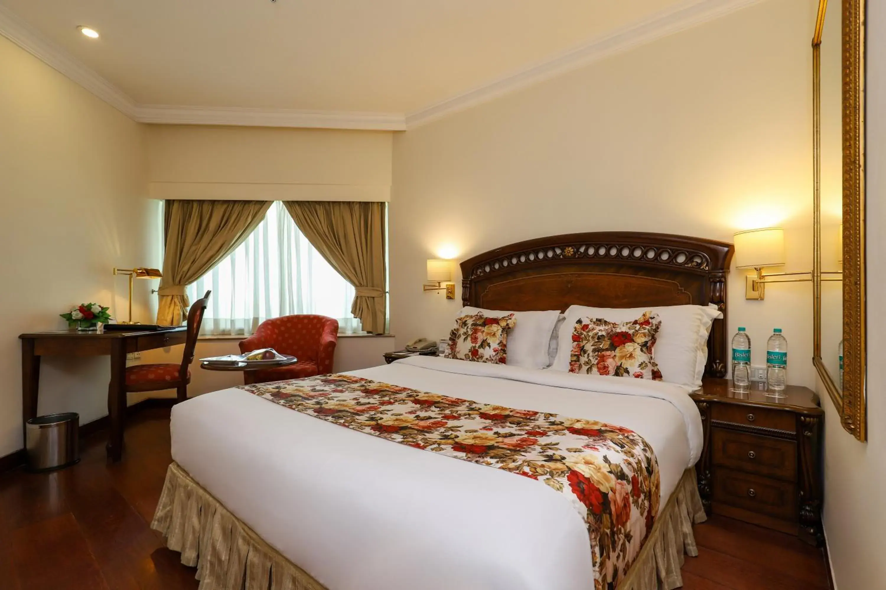 Standard Double Room - 15% Discount on Food & Soft Beverages in Hotel The Royal Plaza Standard Double Room - 15% Discount on Food & Soft Beverages in Hotel The Royal Plaza
