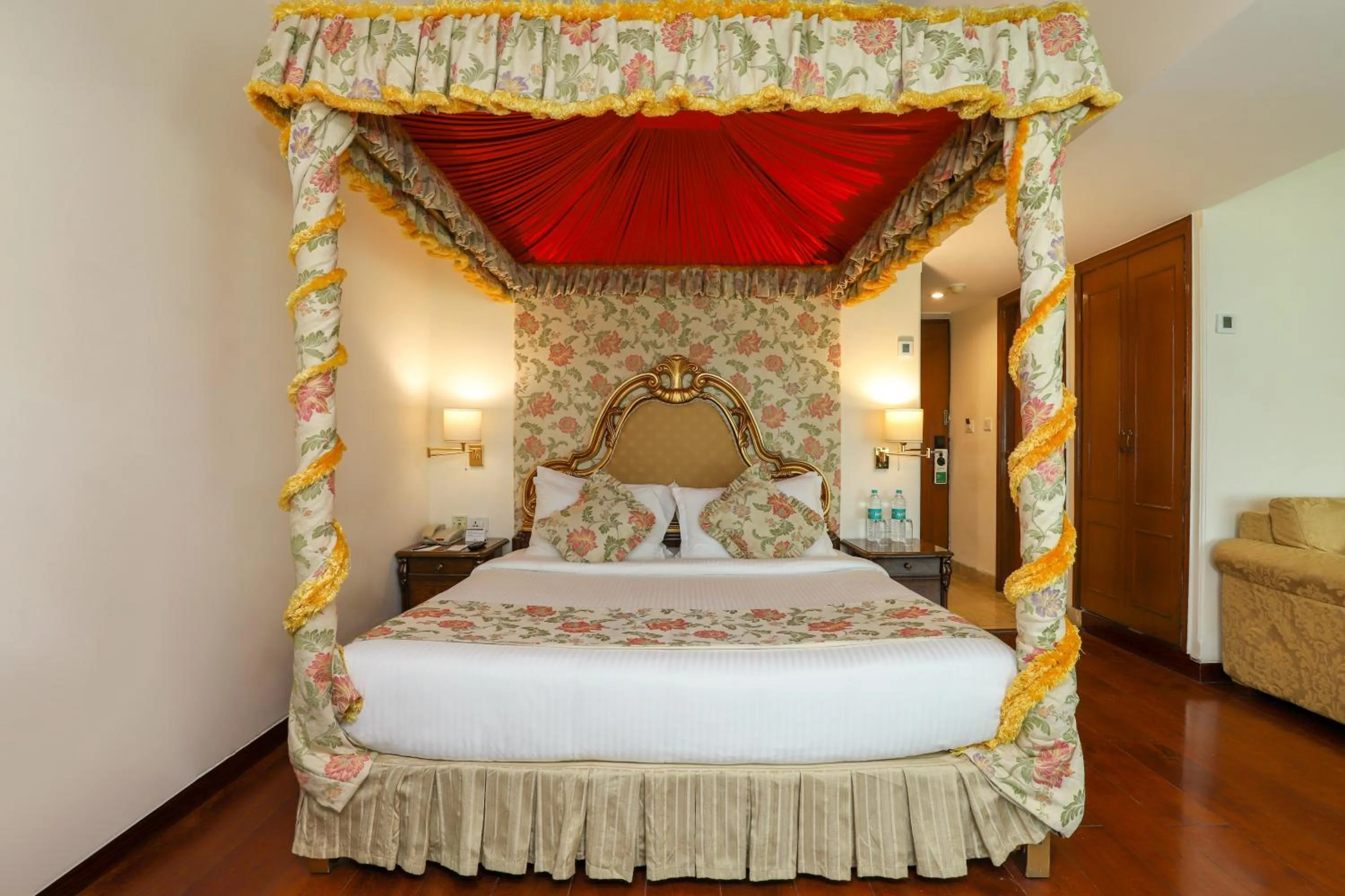 Bed in Hotel The Royal Plaza